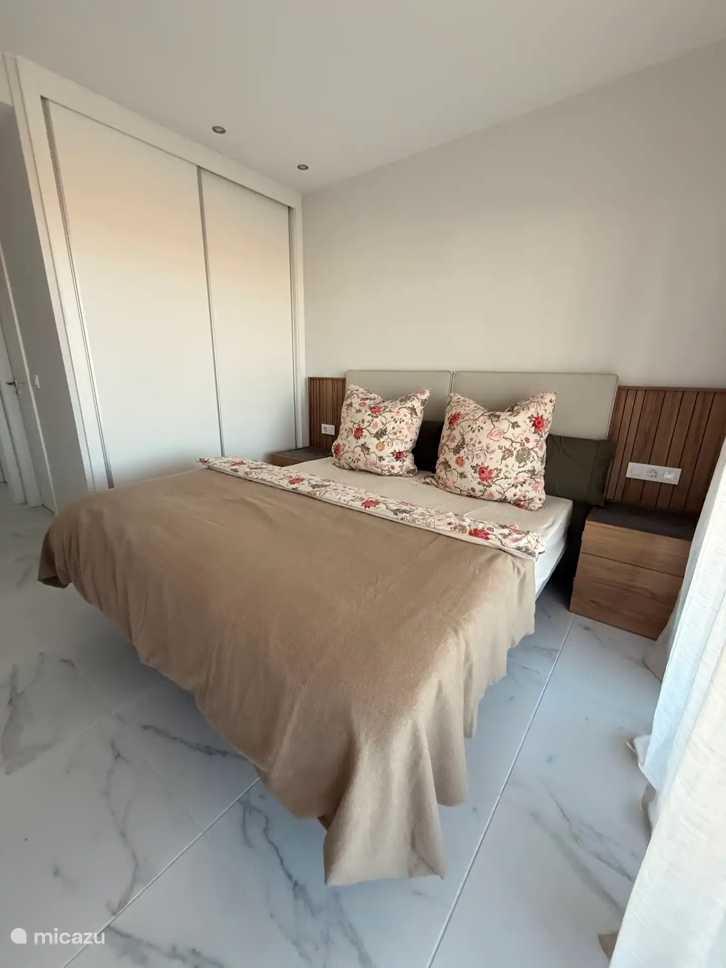 King size bed