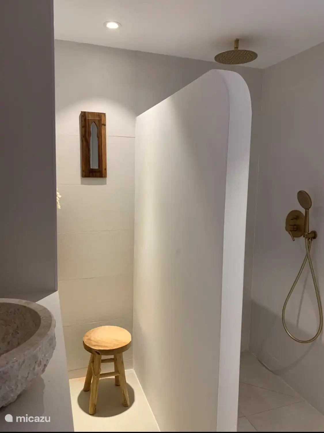 Villa Mero detalla el baño en suite, abajo del dormitorio n.° 3