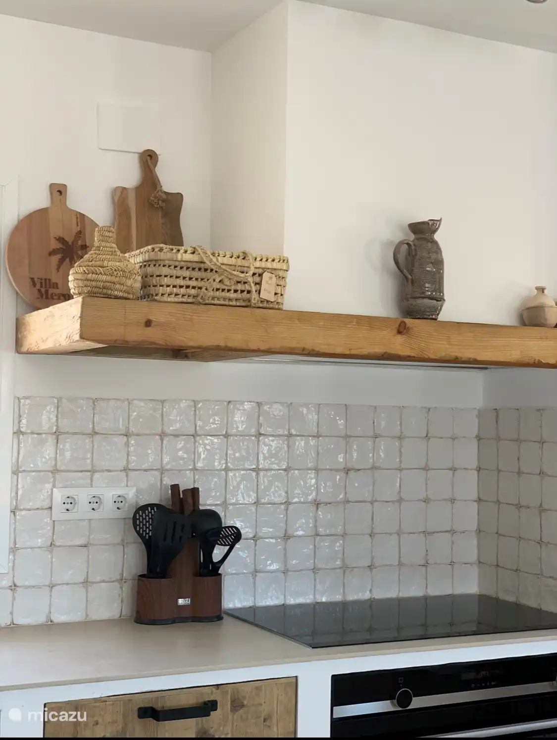 Villa Mero cocina equipada con competencia, estilo ibicenco.