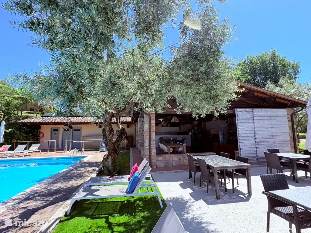 Poolhouse en gezamenlijk terras