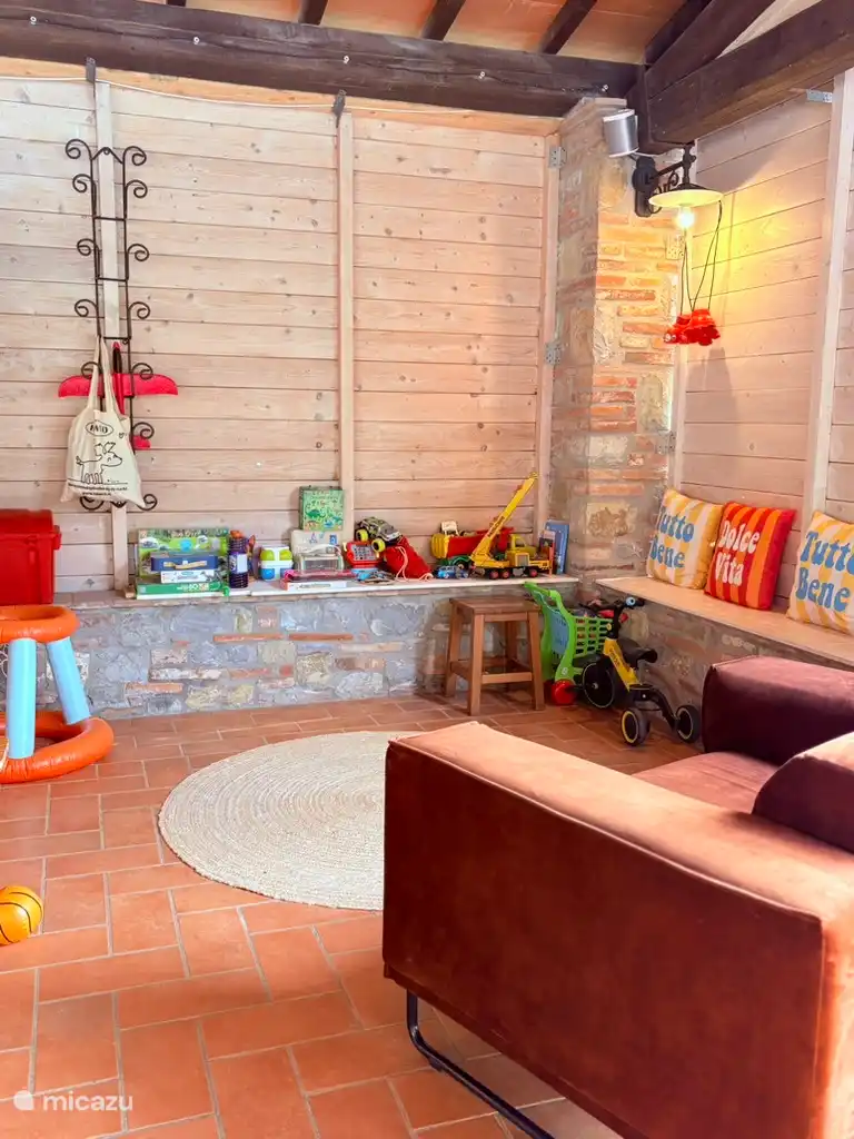 Speelhoek in het poolhouse