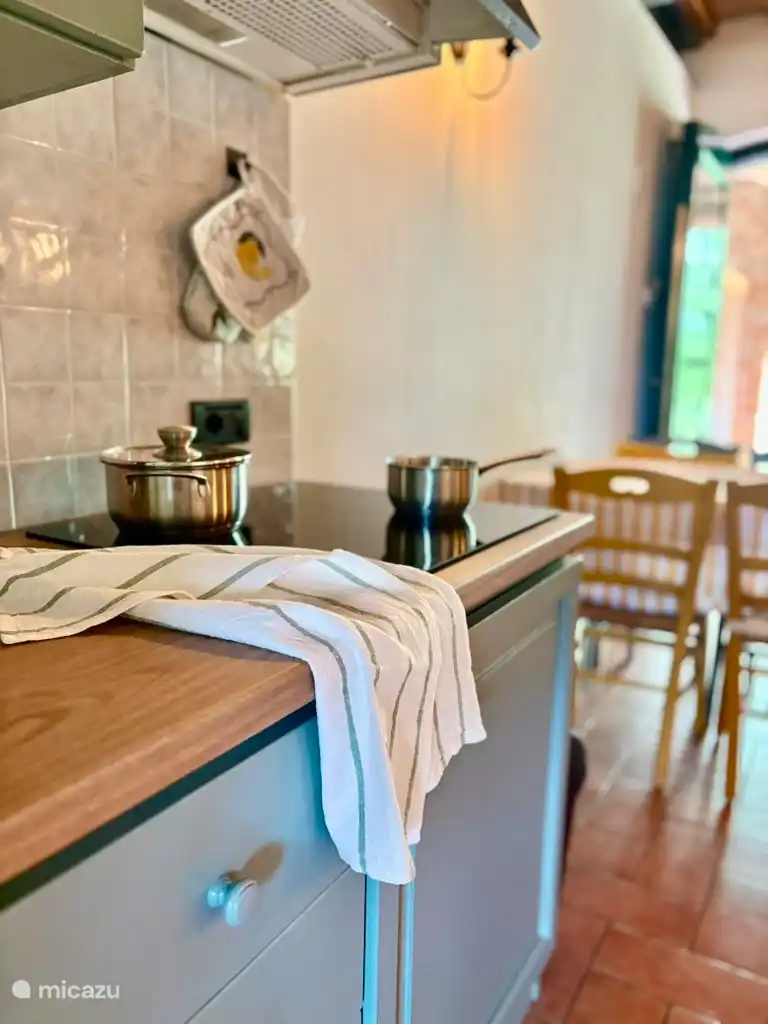 keuken met zicht op eethoek