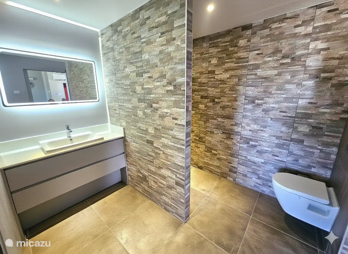 badkamer 1 op gelijkvloers
aansluitend aan slaapkamer 1