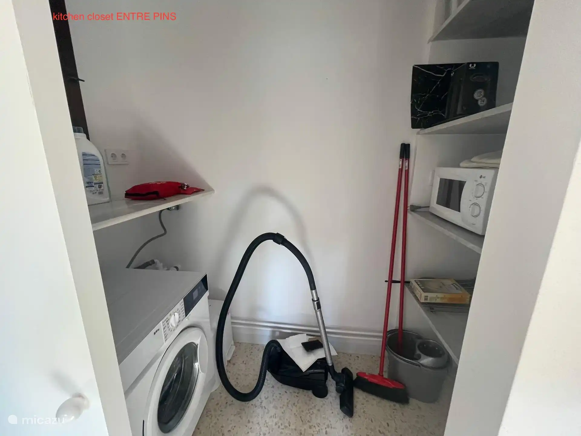 Armario de trabajo en la cocina ENTRE PINS