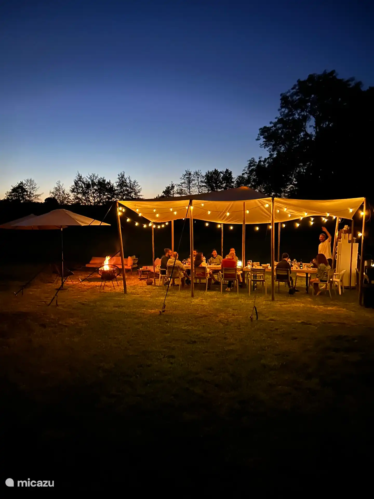 buiten in de nacht