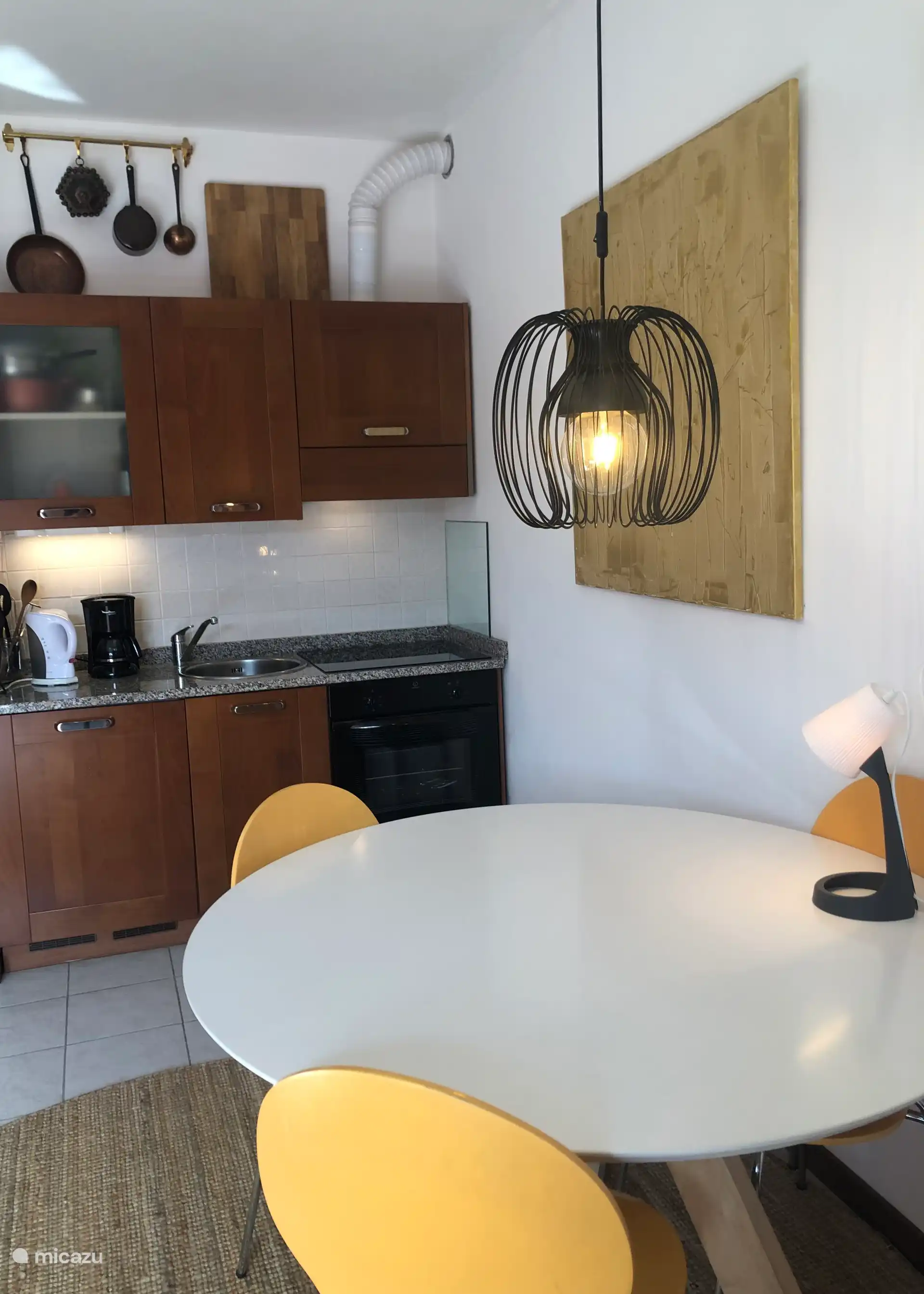 Eettafel en keuken