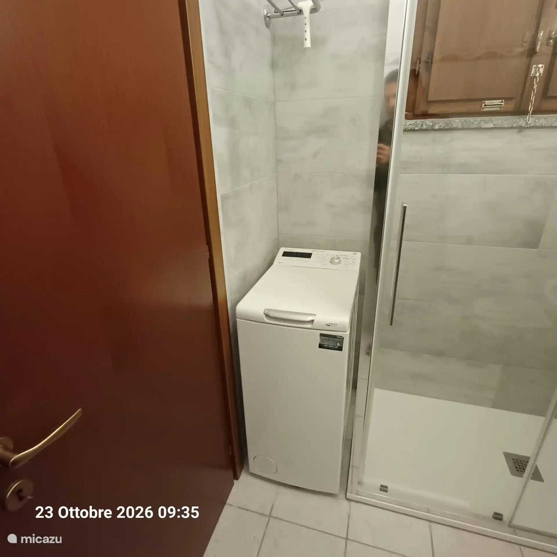 Bathroom with washing machine
