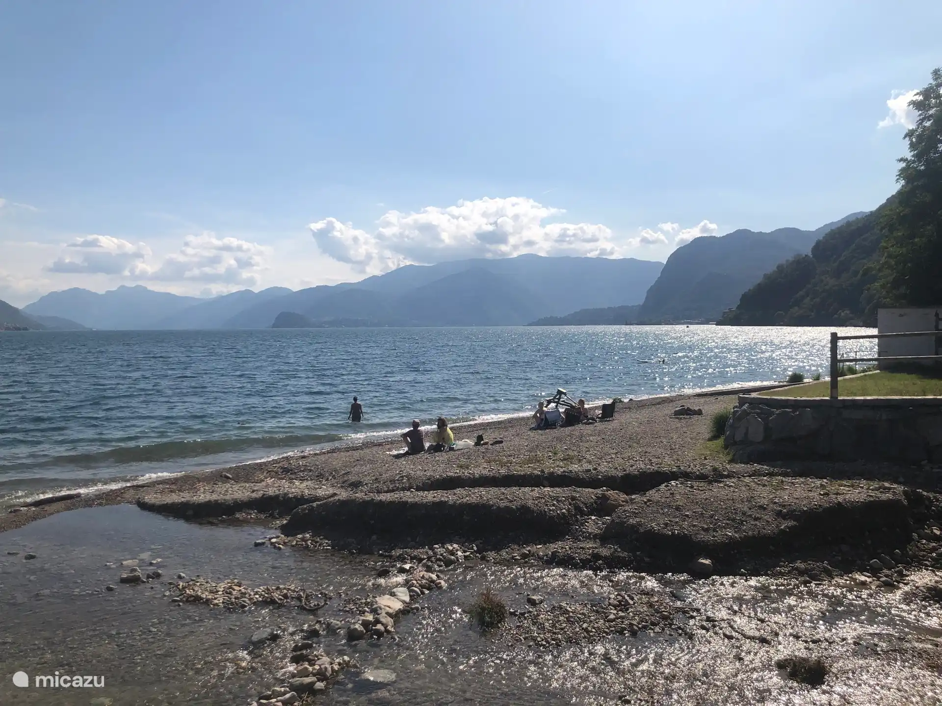 Plaatselijk strand van Acquaseria 2 minuten lopen vanaf het appartement