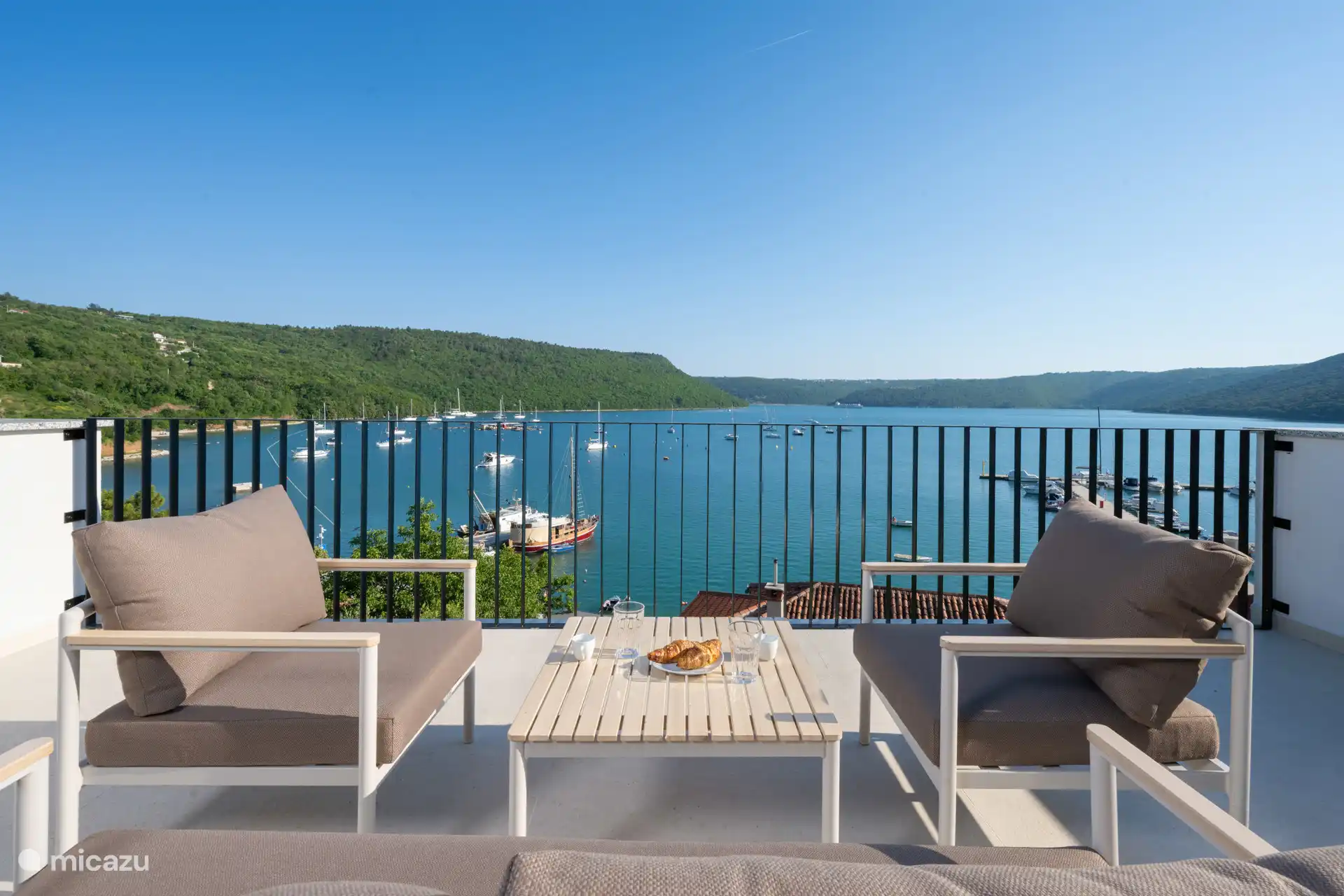 Terrasse avec vue sur la mer, 1er étage