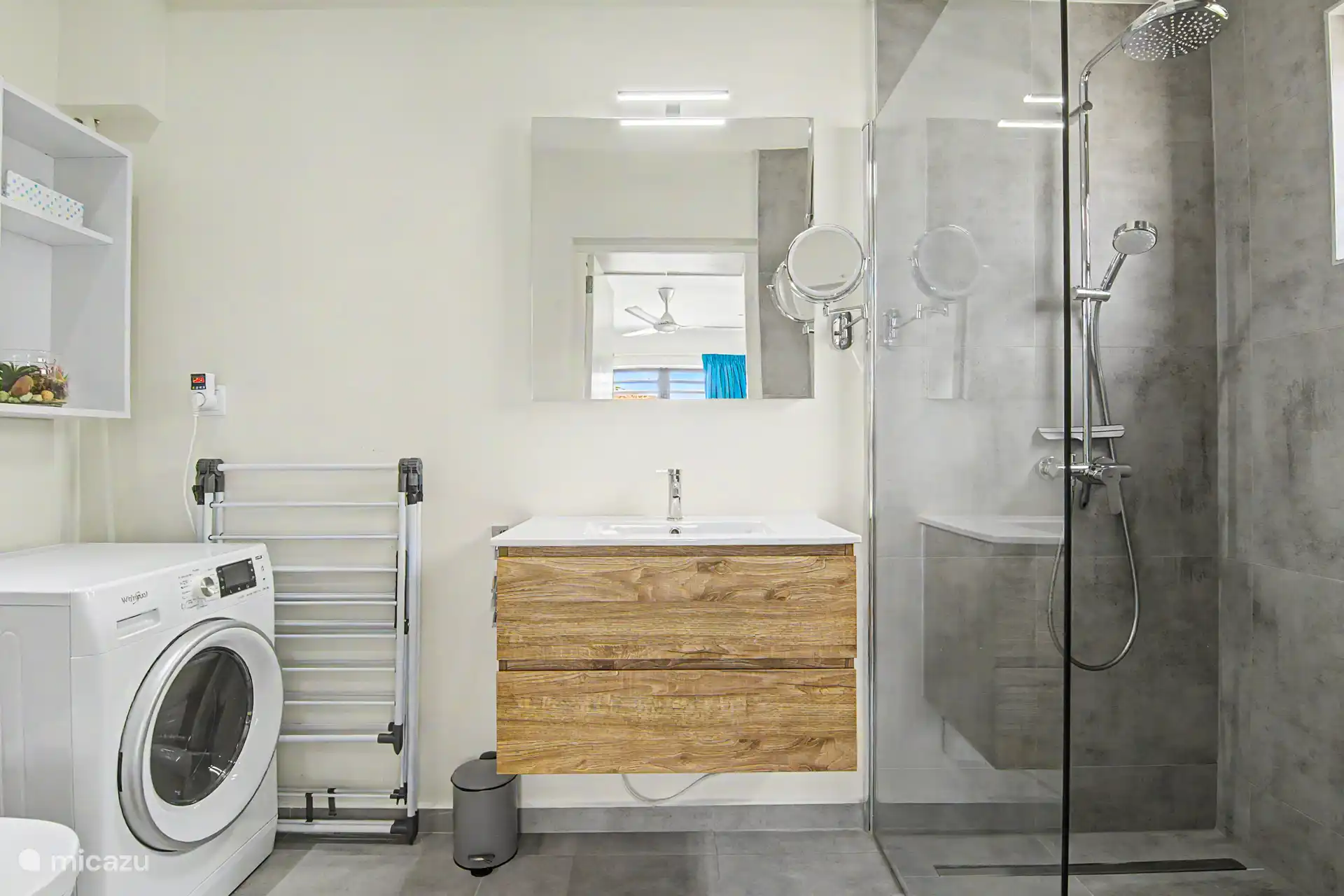 Bathroom with washer/dryer