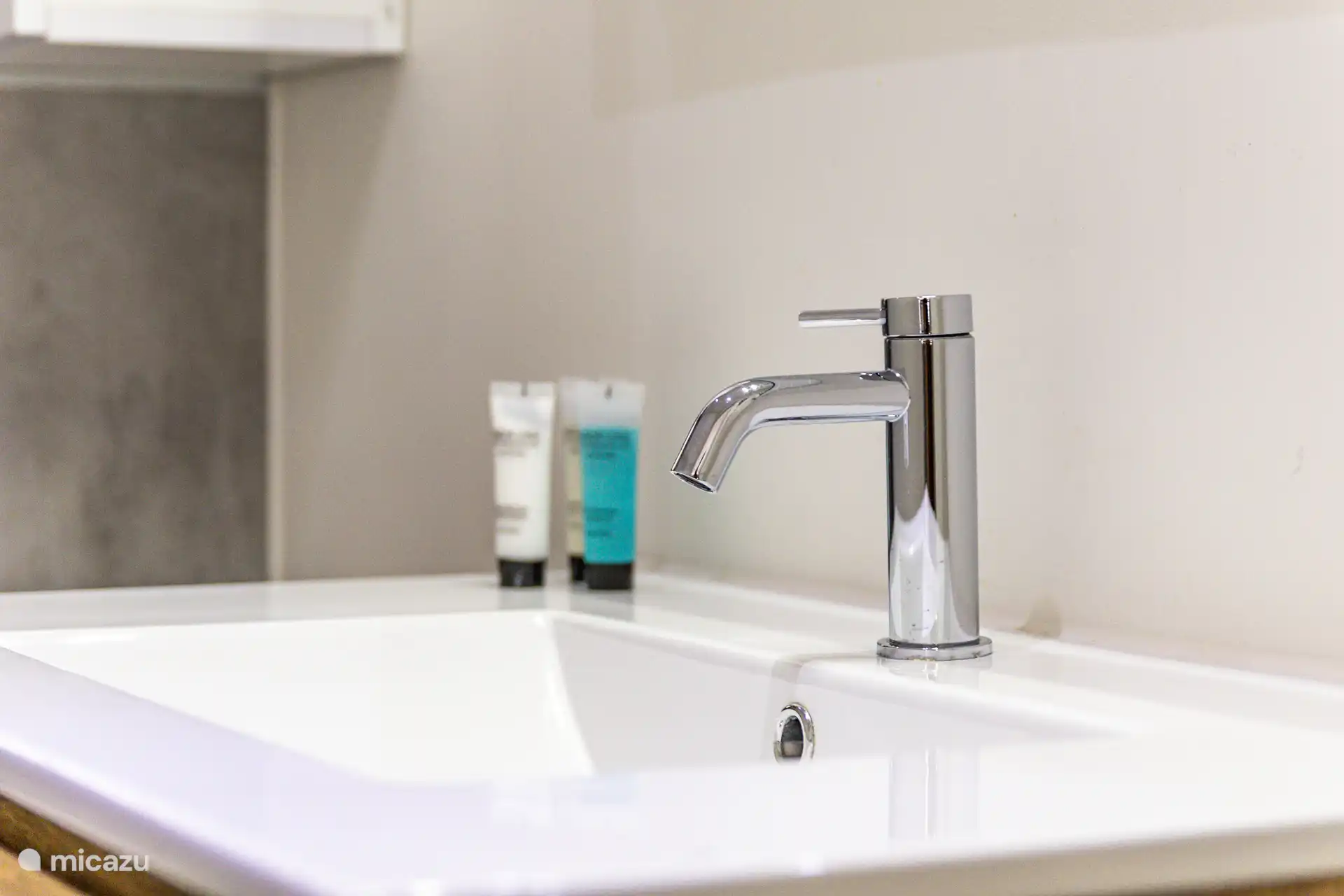 Bathroom with washer/dryer