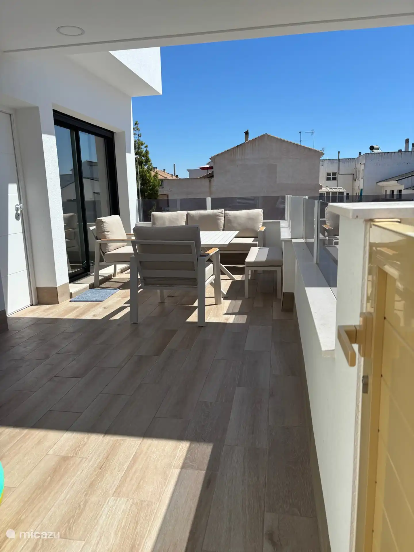 Terras (schaduw en zon gedeelte)