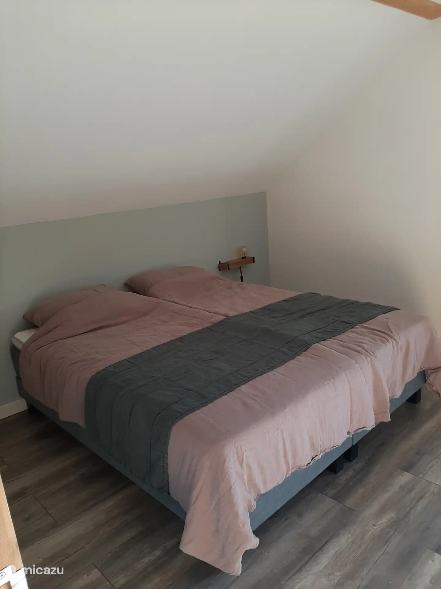 Schlafzimmer 1