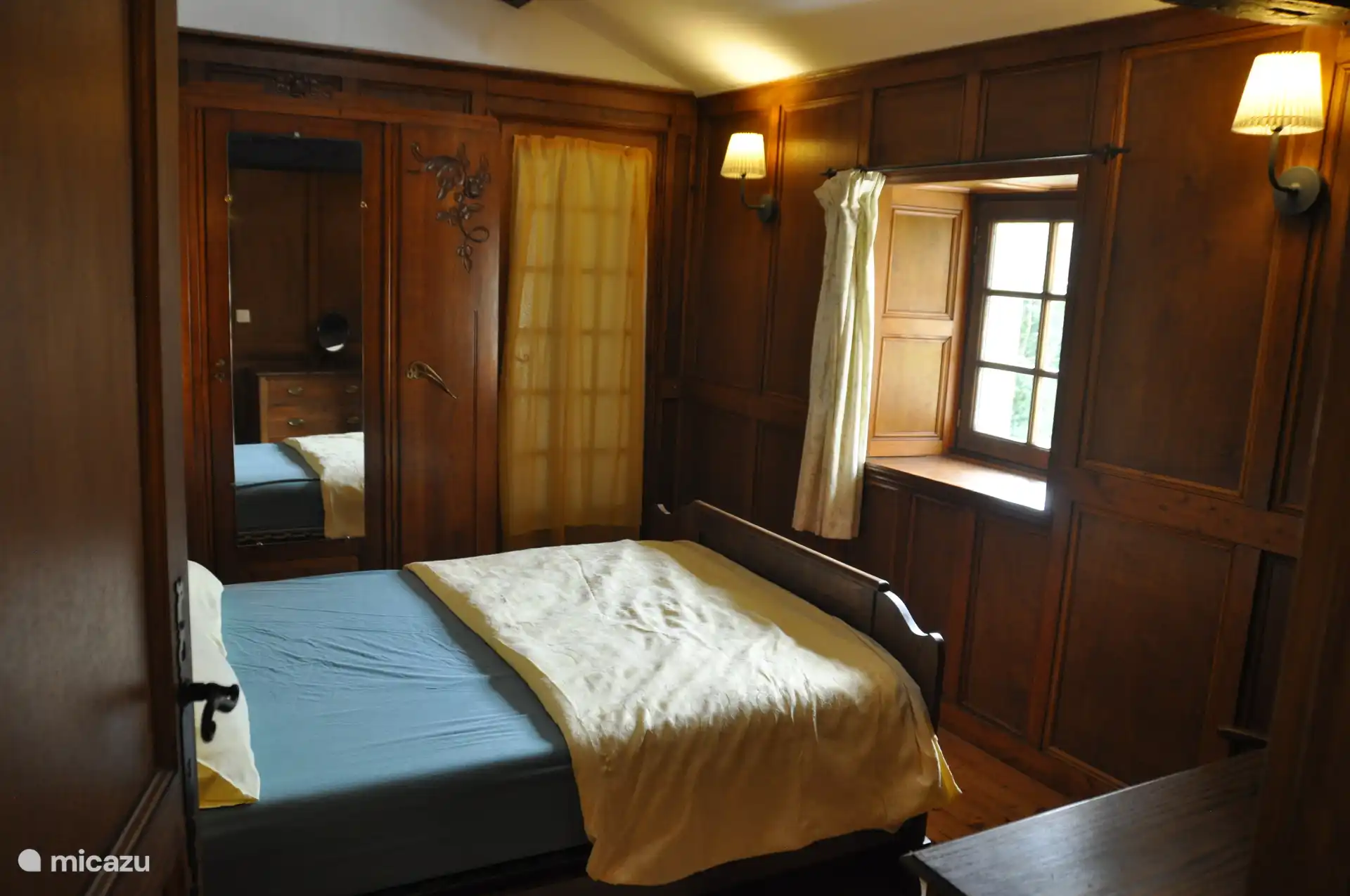 Bedroom with double bed