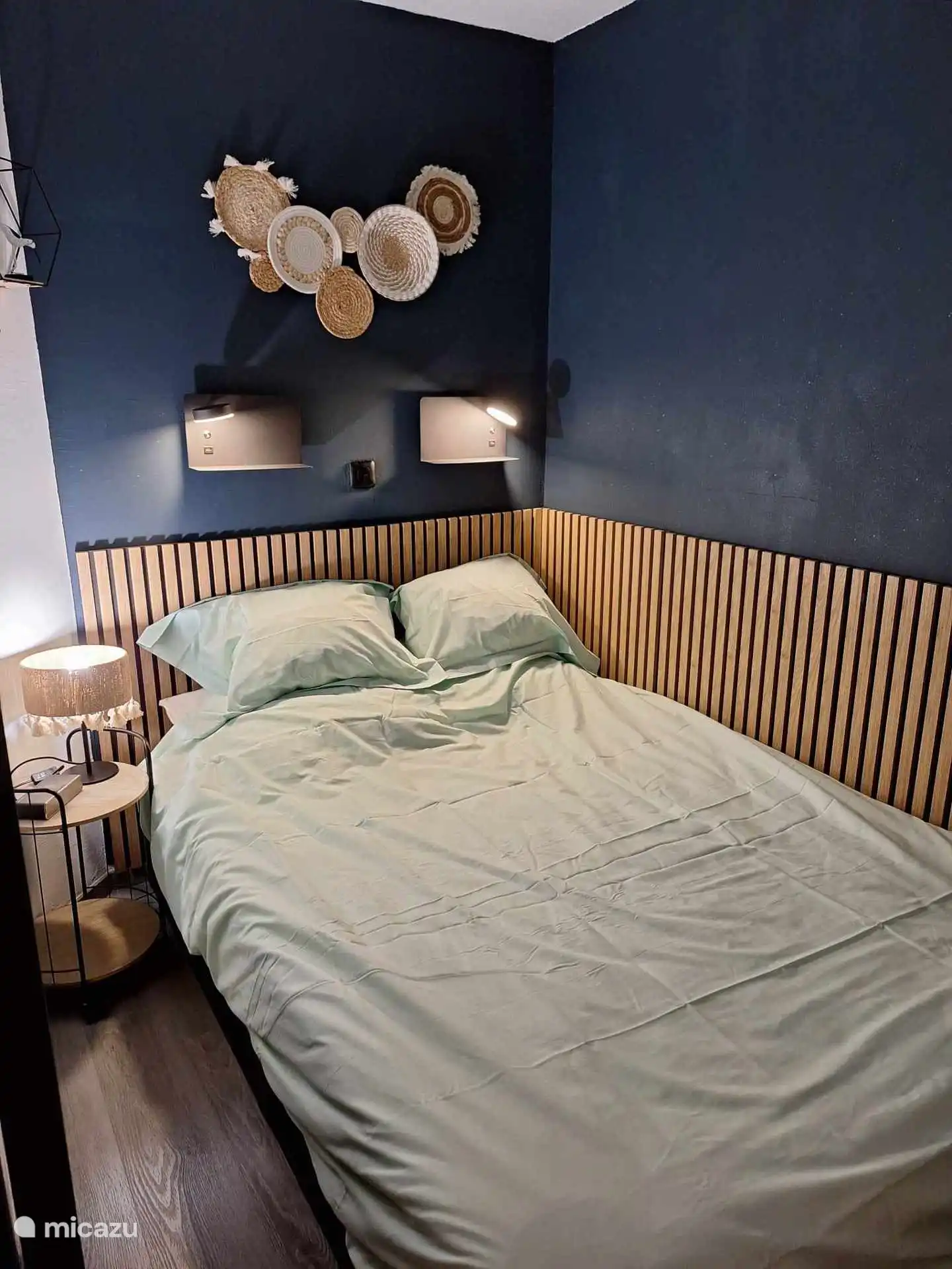 The bedroom and its 140 cm bed
