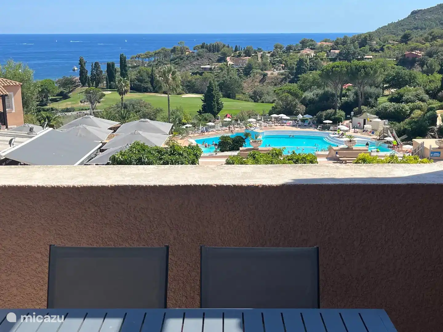 The terrace and its view of the sea and the swimming pools