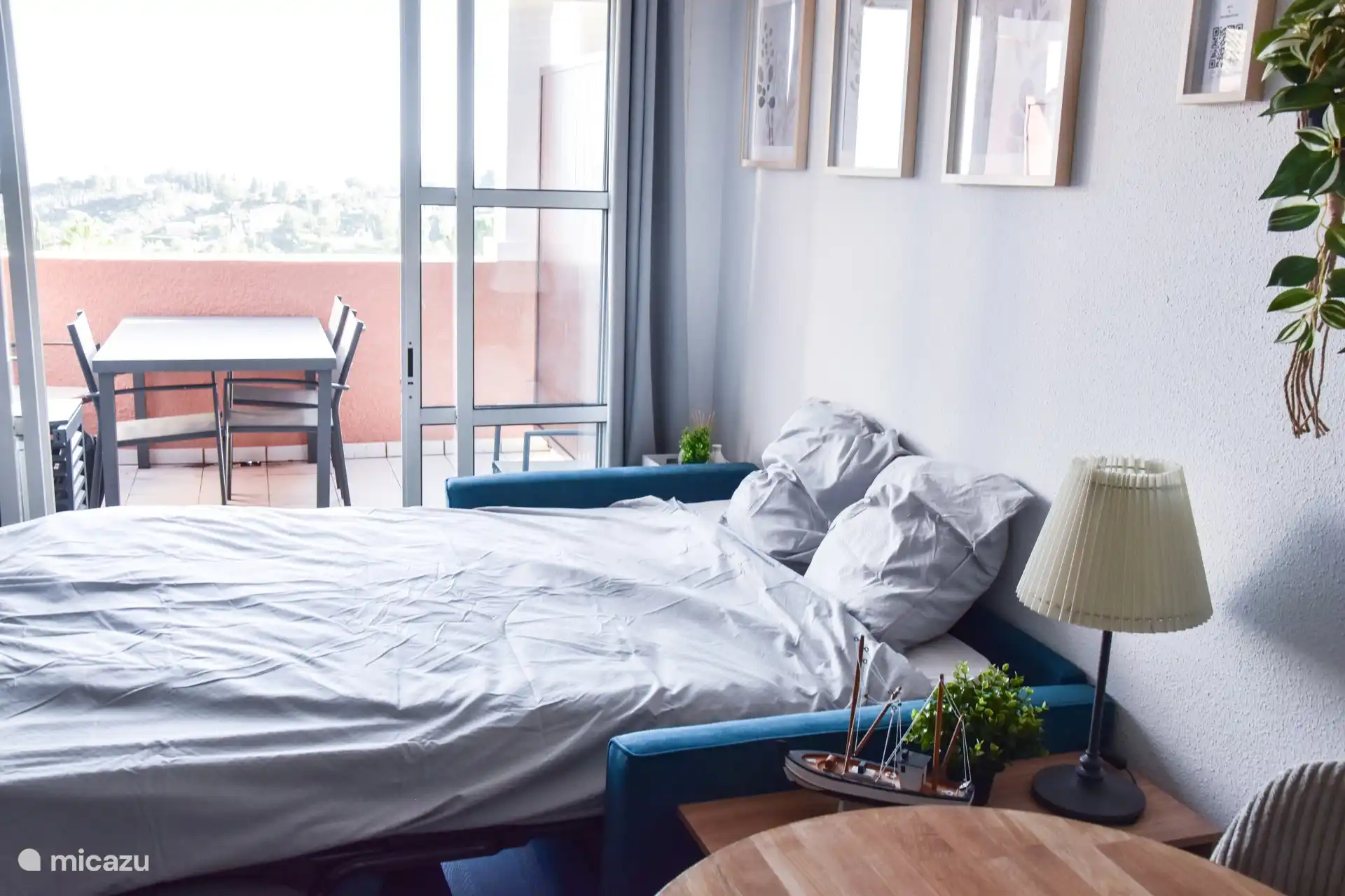 The sofa bed is 140 cm
