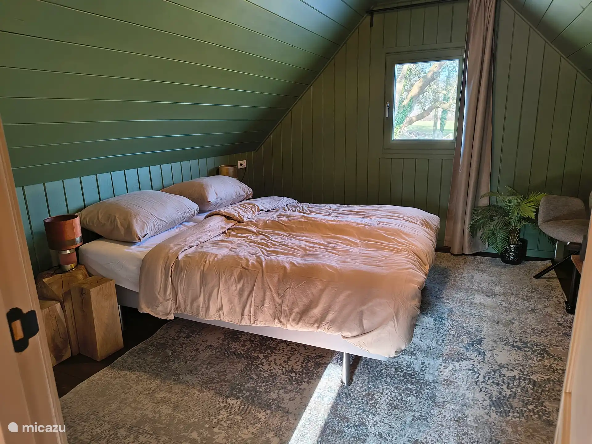 slaapkamer boven met 2x een 1pers bed