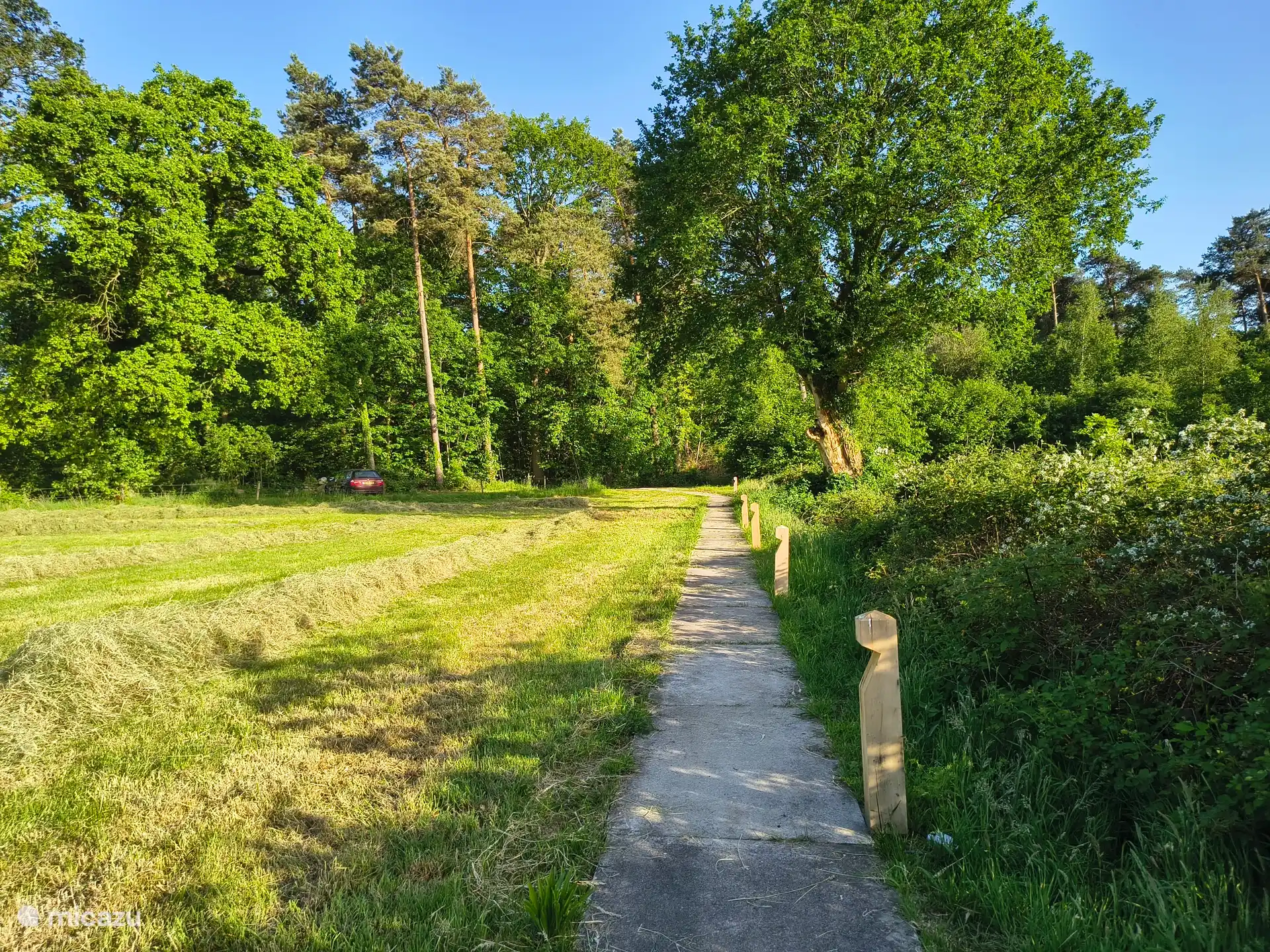 The path from the cottage overlooking the parking lot. There is a milk cart for transporting the luggage. 