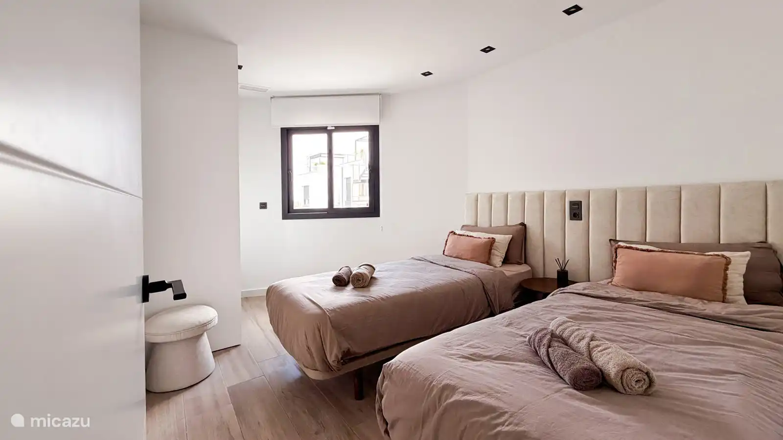 Dormitorio con 2 camas individuales de 90x200