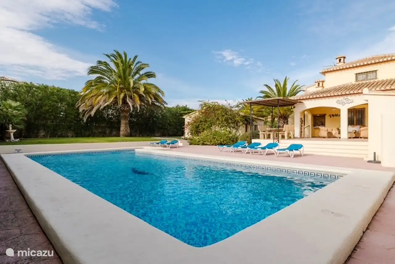 Piscina 12 x 5 metros