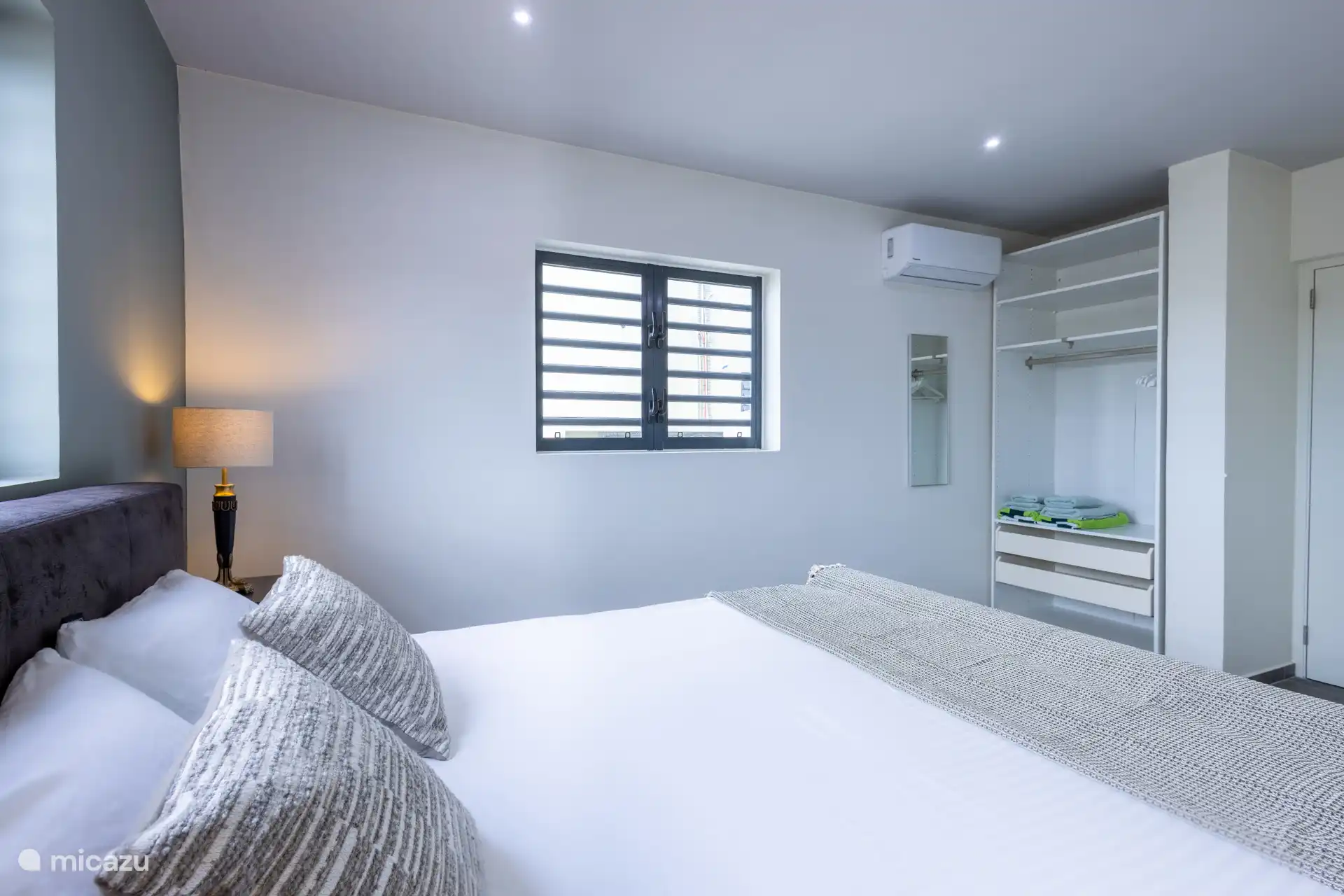Chambre 1 avec salle de bain attenante