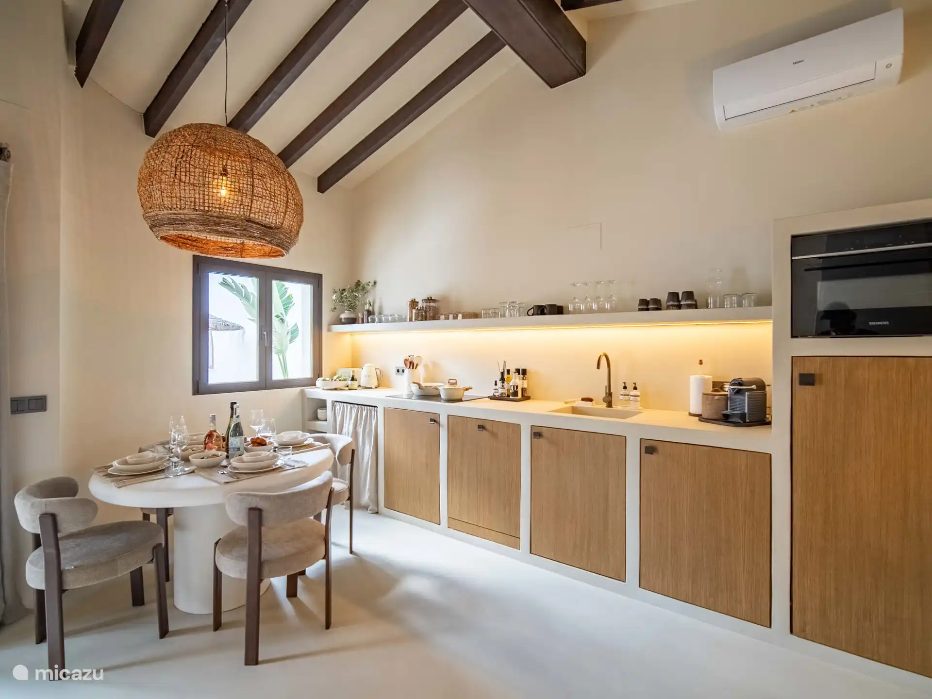 The James - Cocina con comedor