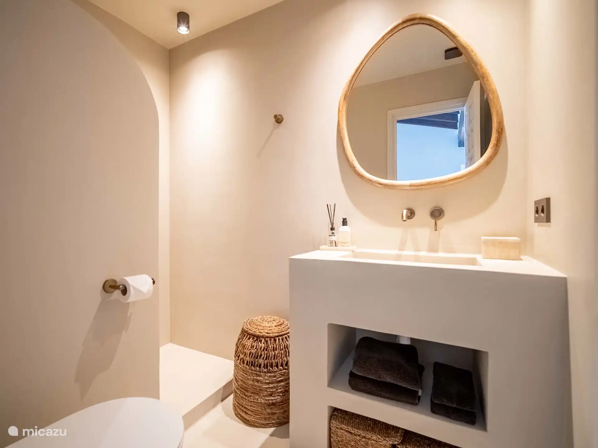 The James - Baño precioso