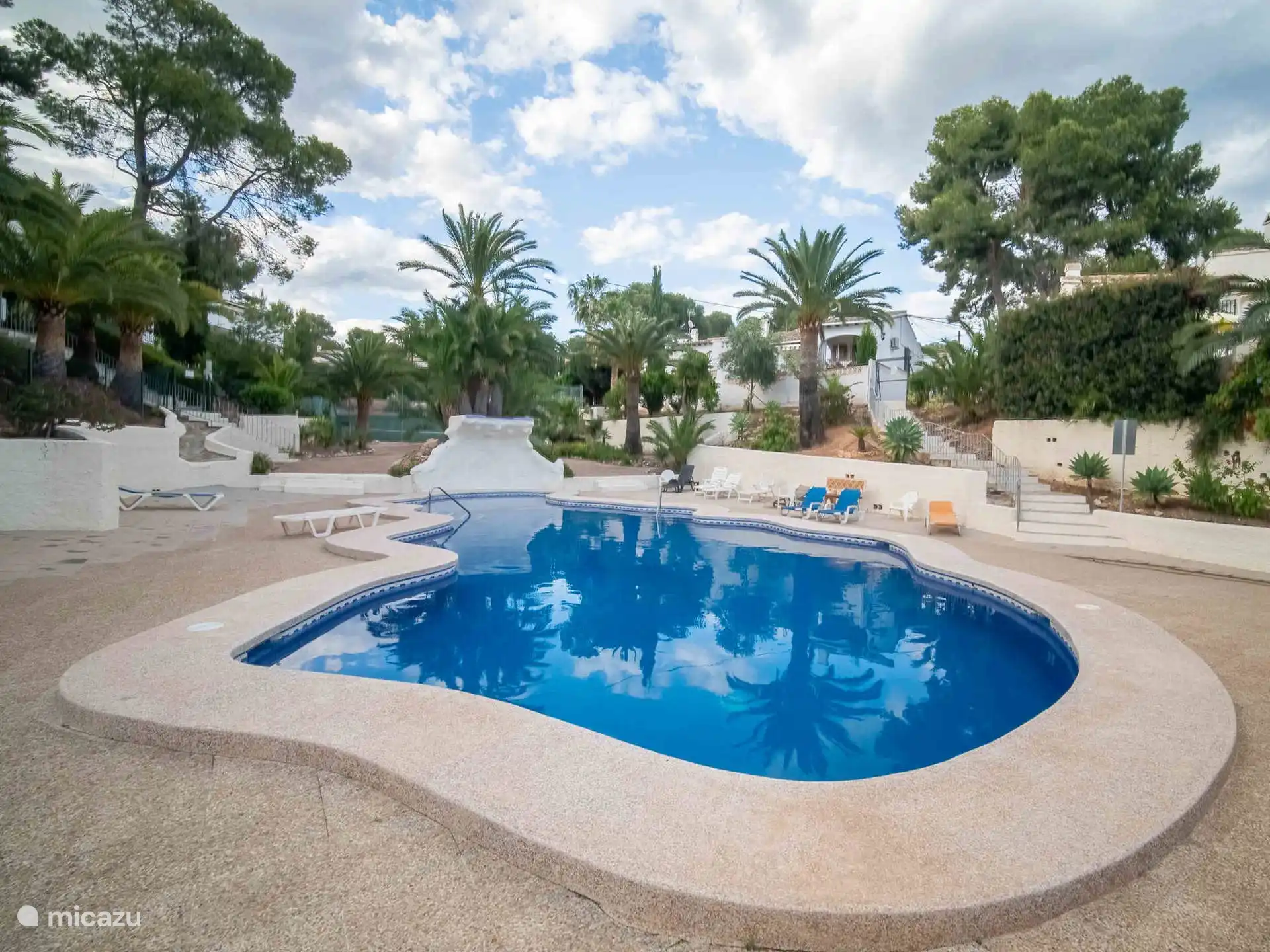 The James - Piscina Comunitaria