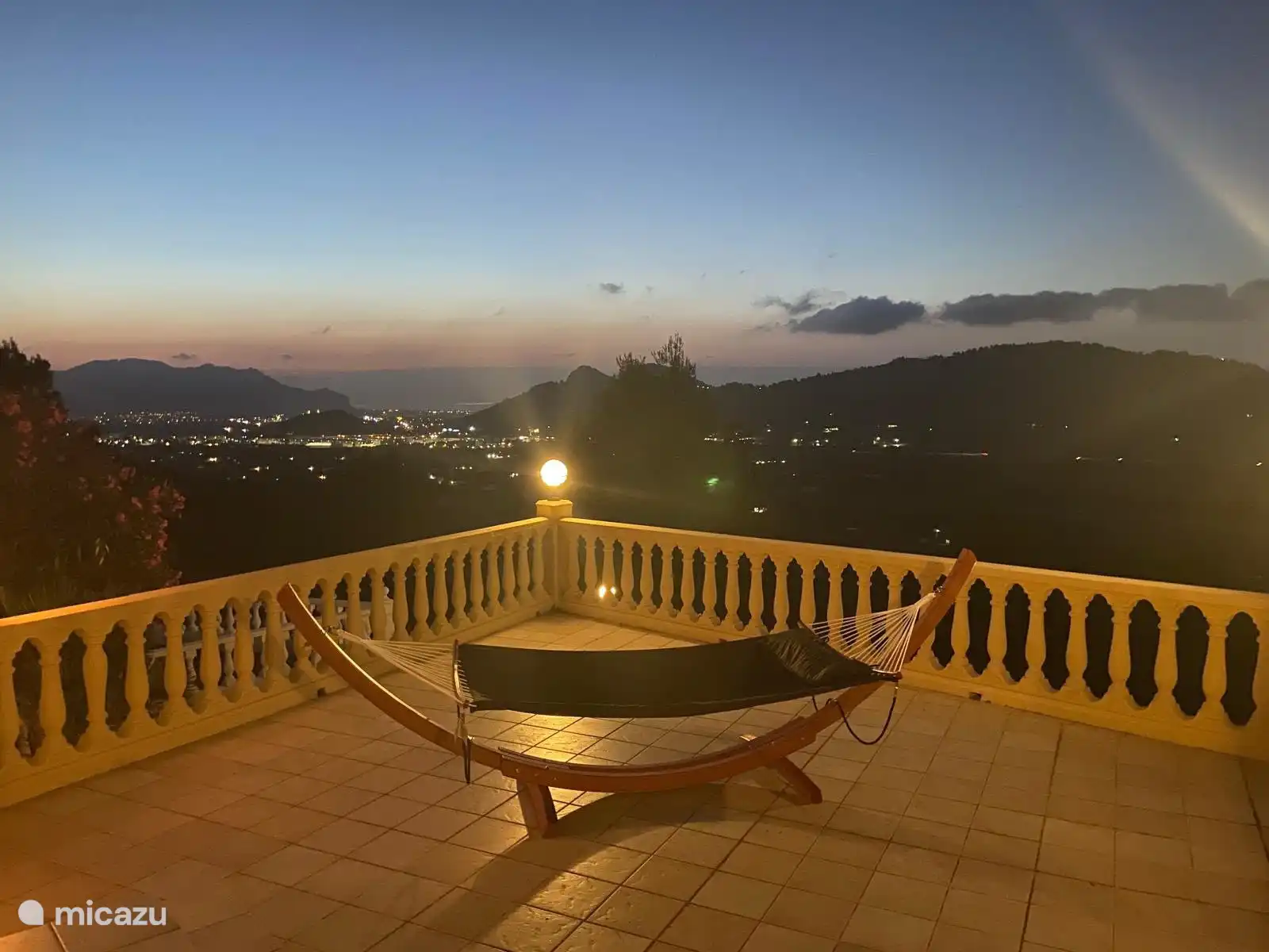 The hammock on the terrace: the place to dream away while the lights in the valley go on