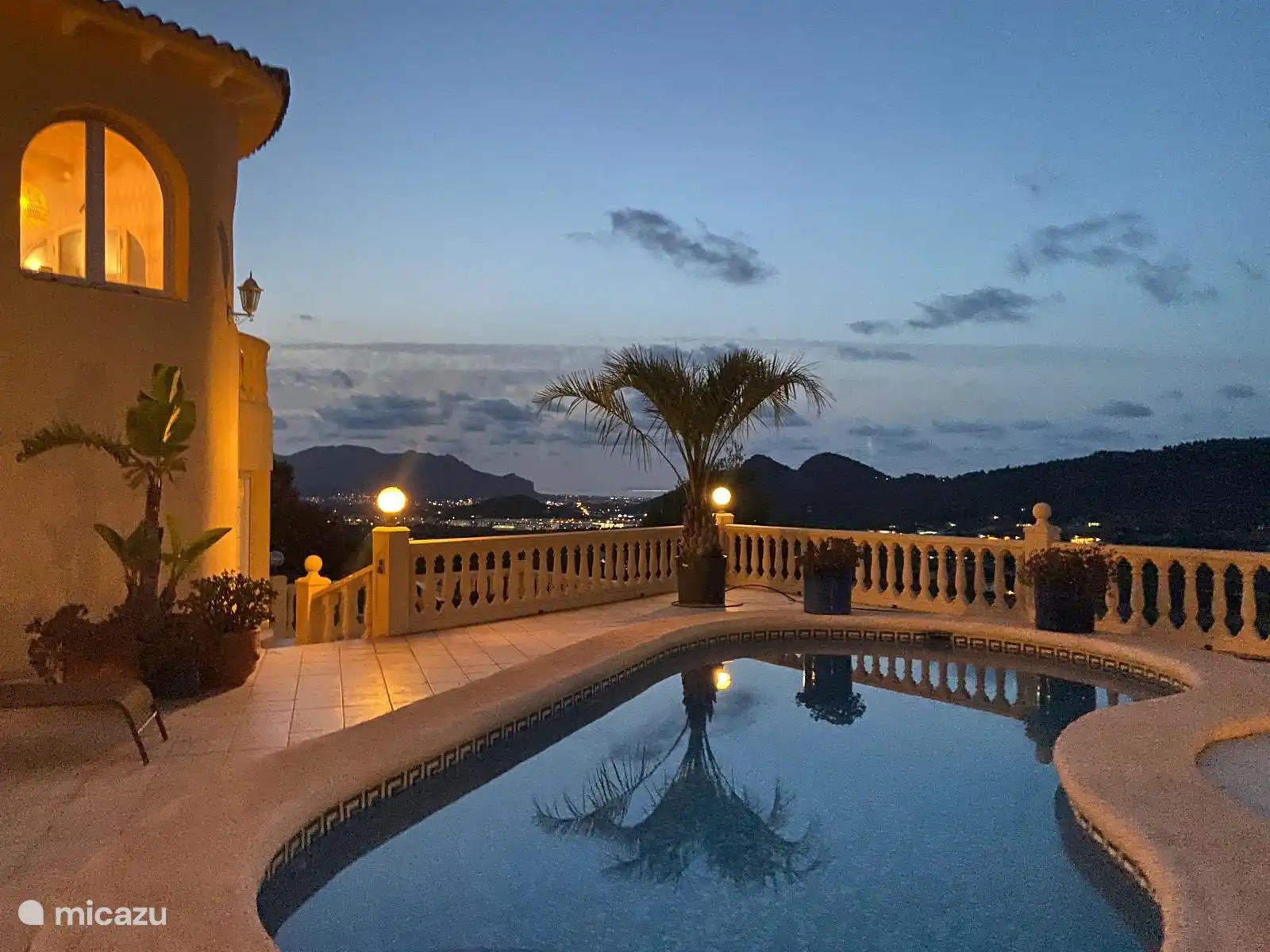 Enjoy the afterglow by the pool while night falls, the view from Villa Oliva is at its best in the evening.