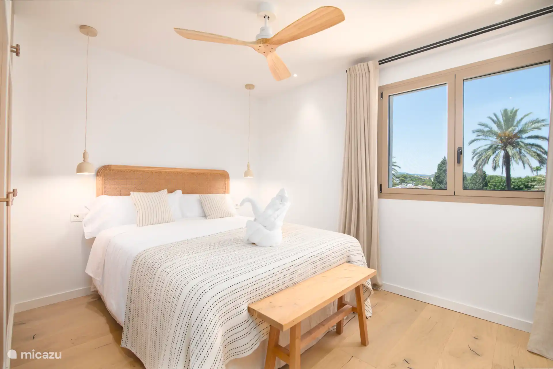 Slaapkamer 4 met gedeelde badkamer