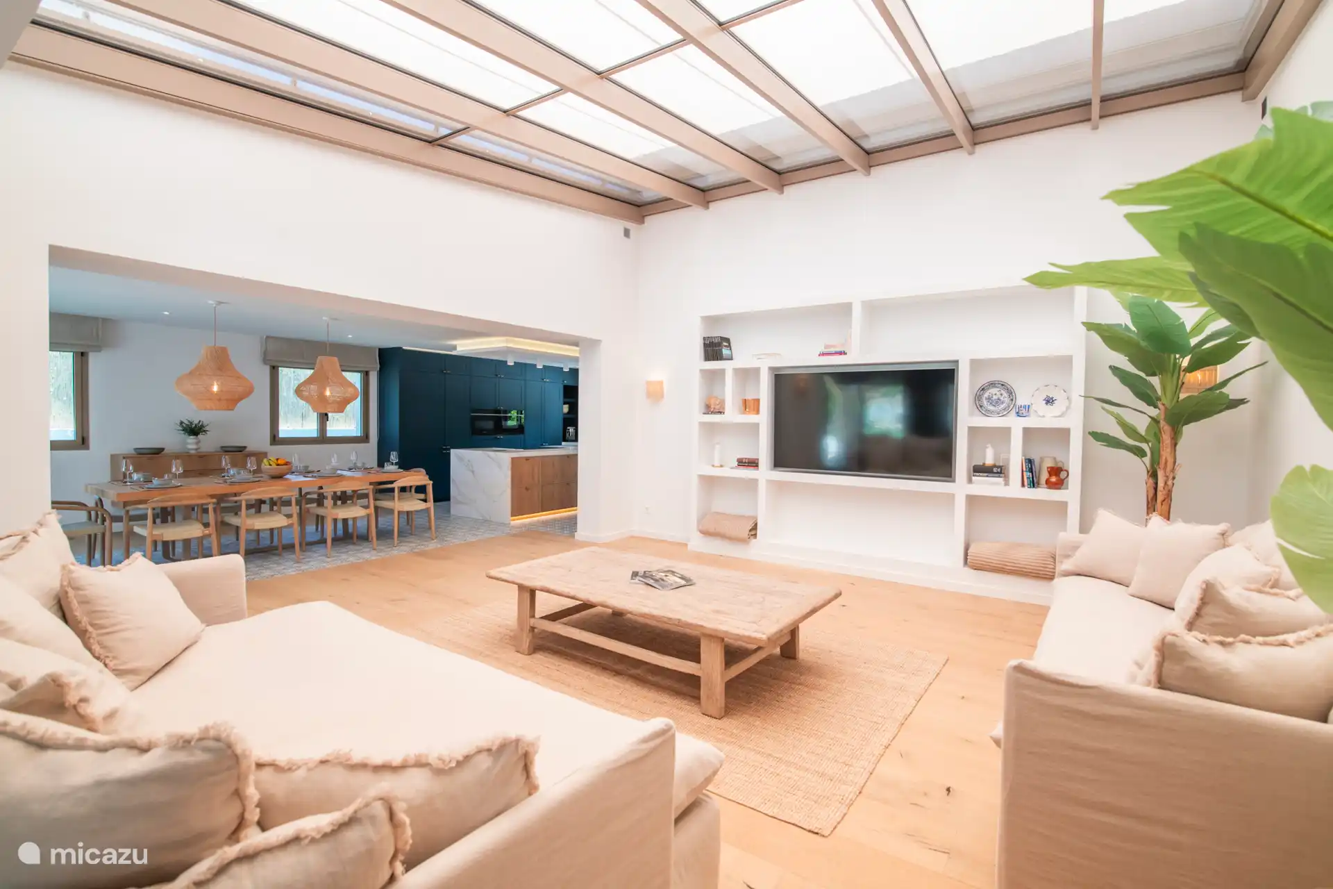 Woonkamer met gesloten zonnescherm