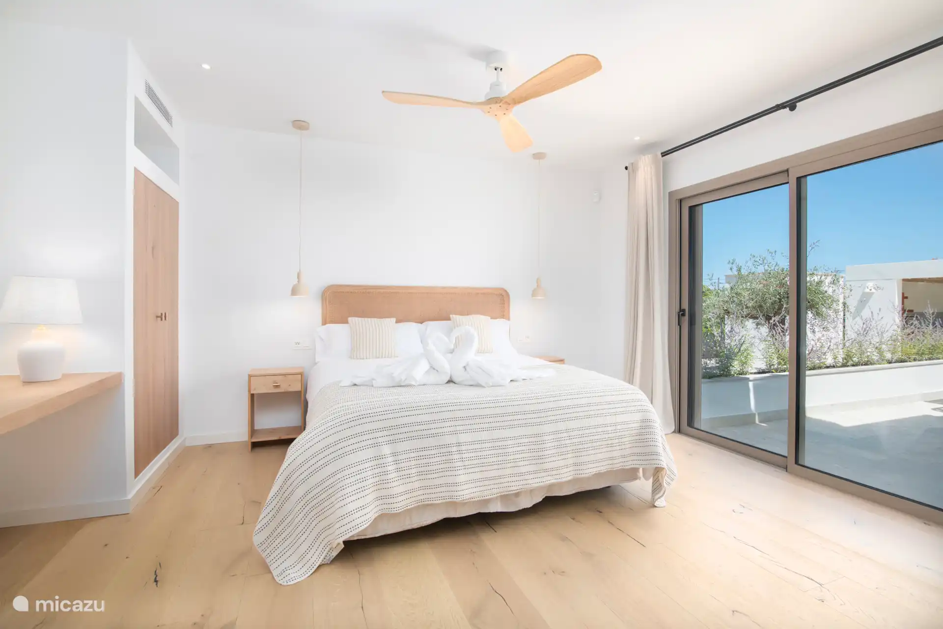 Slaapkamer 1 met badkamer en-suite