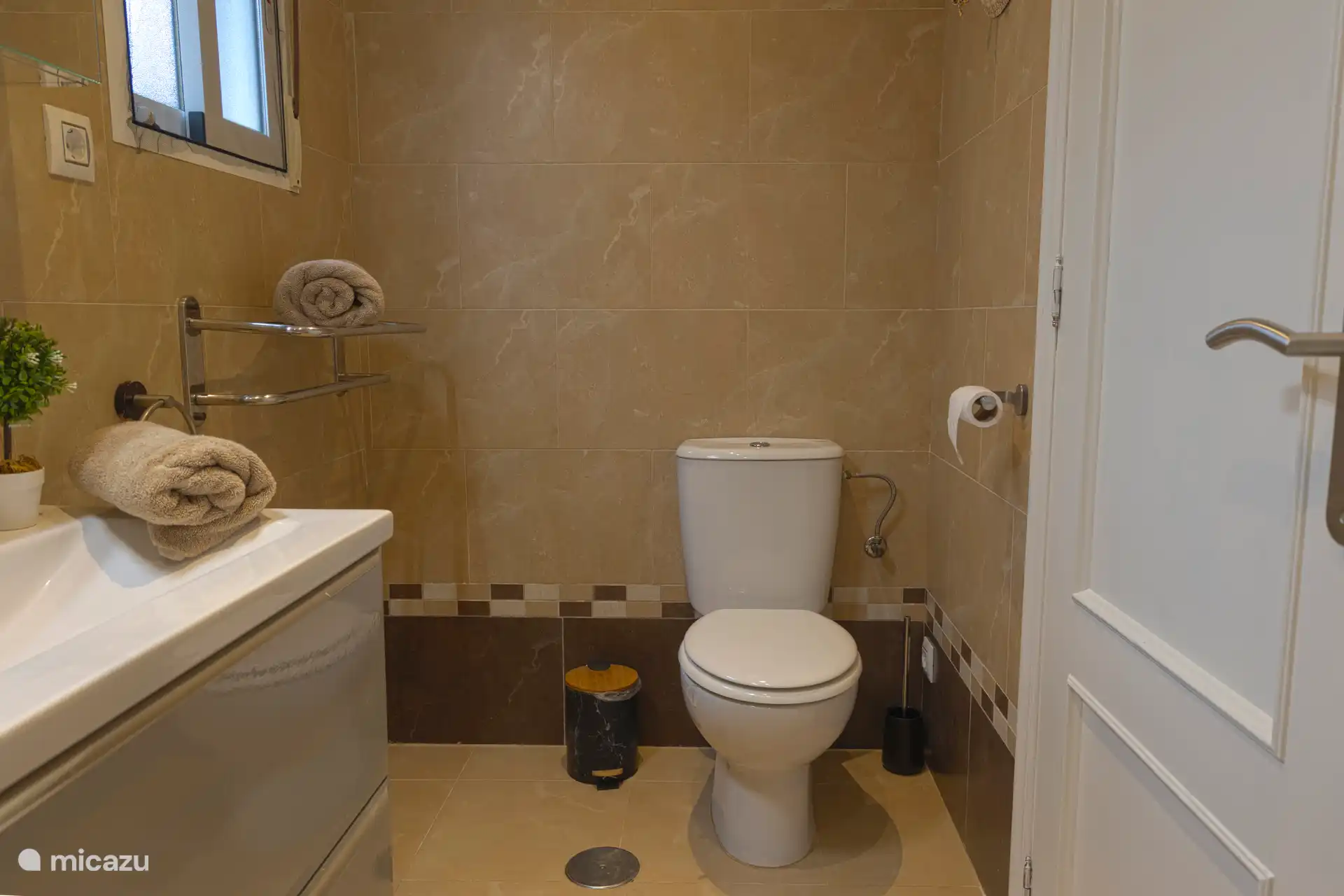 Bathroom downstairs