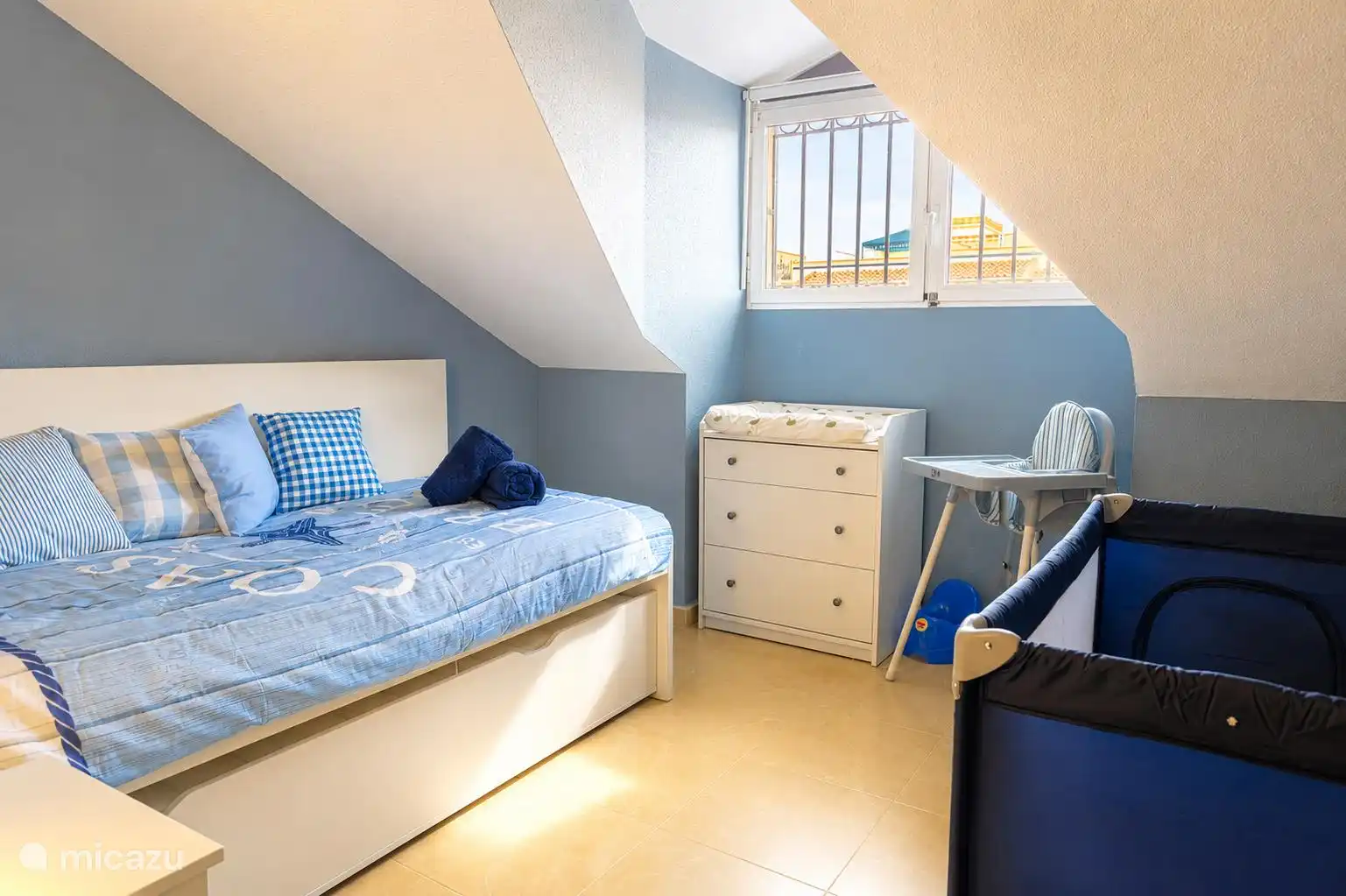 Upstairs bedroom also possible with baby cot