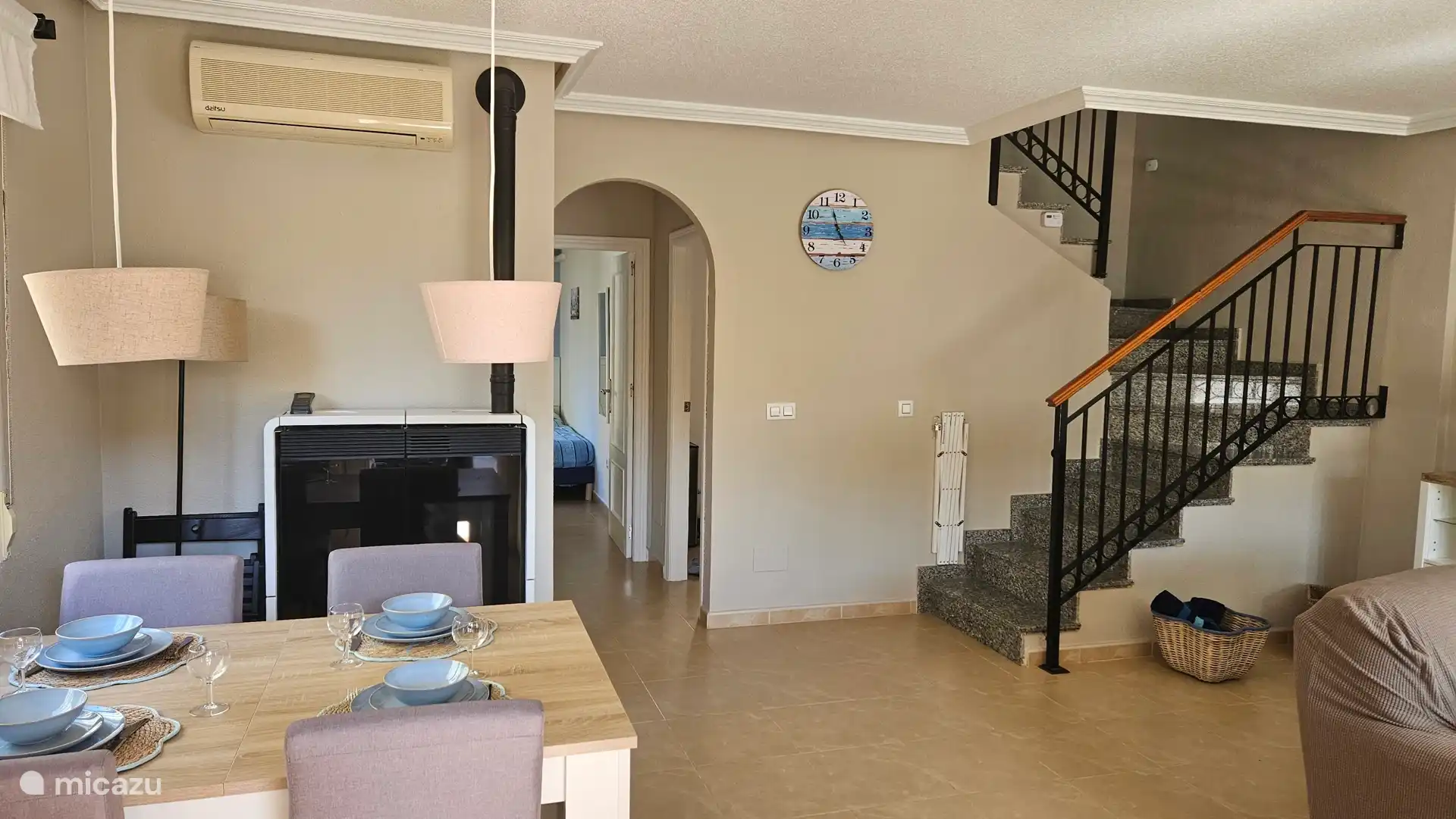 Hallway to kitchen and bedroom