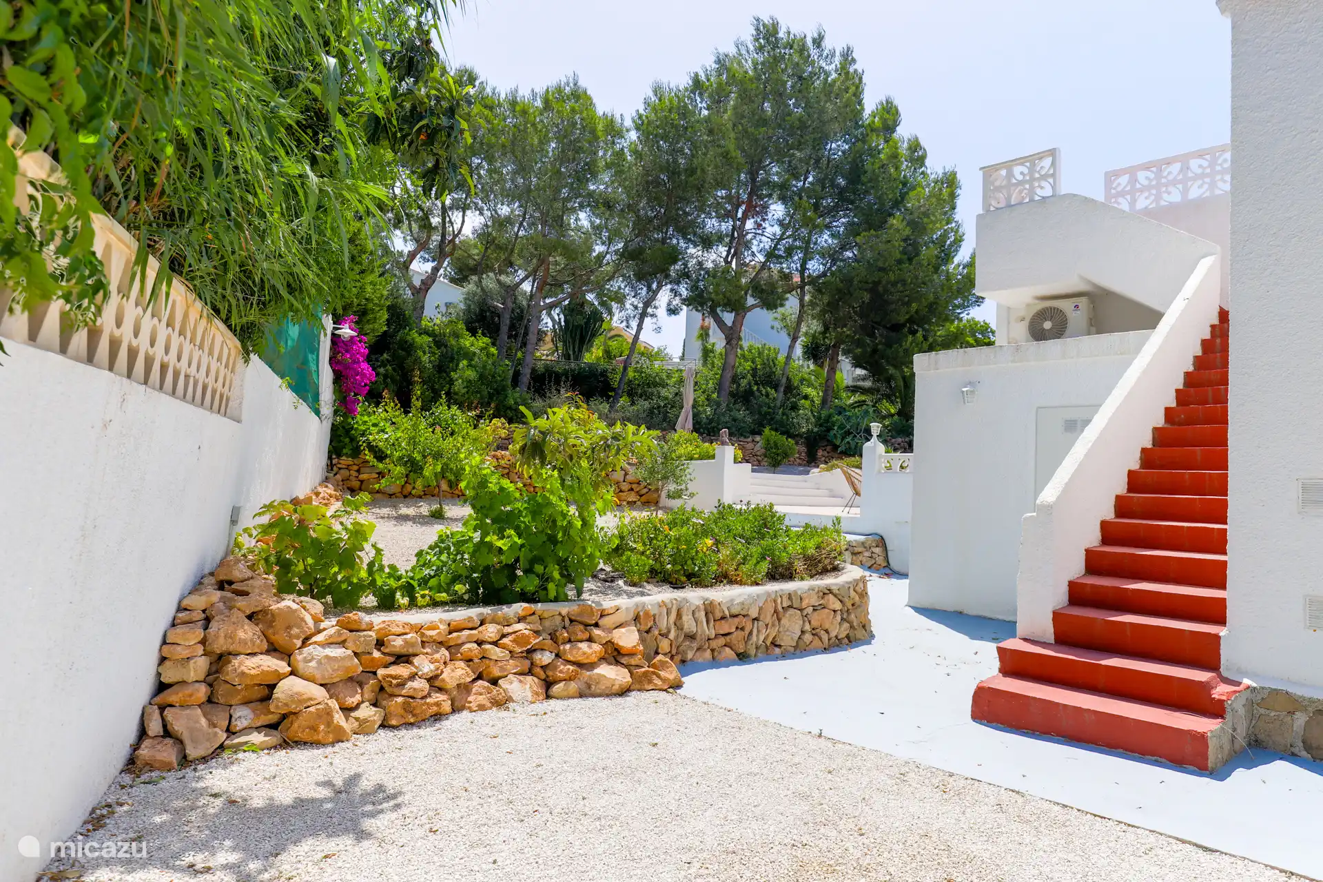 Tuin Casa Mila, trap naar dakterras