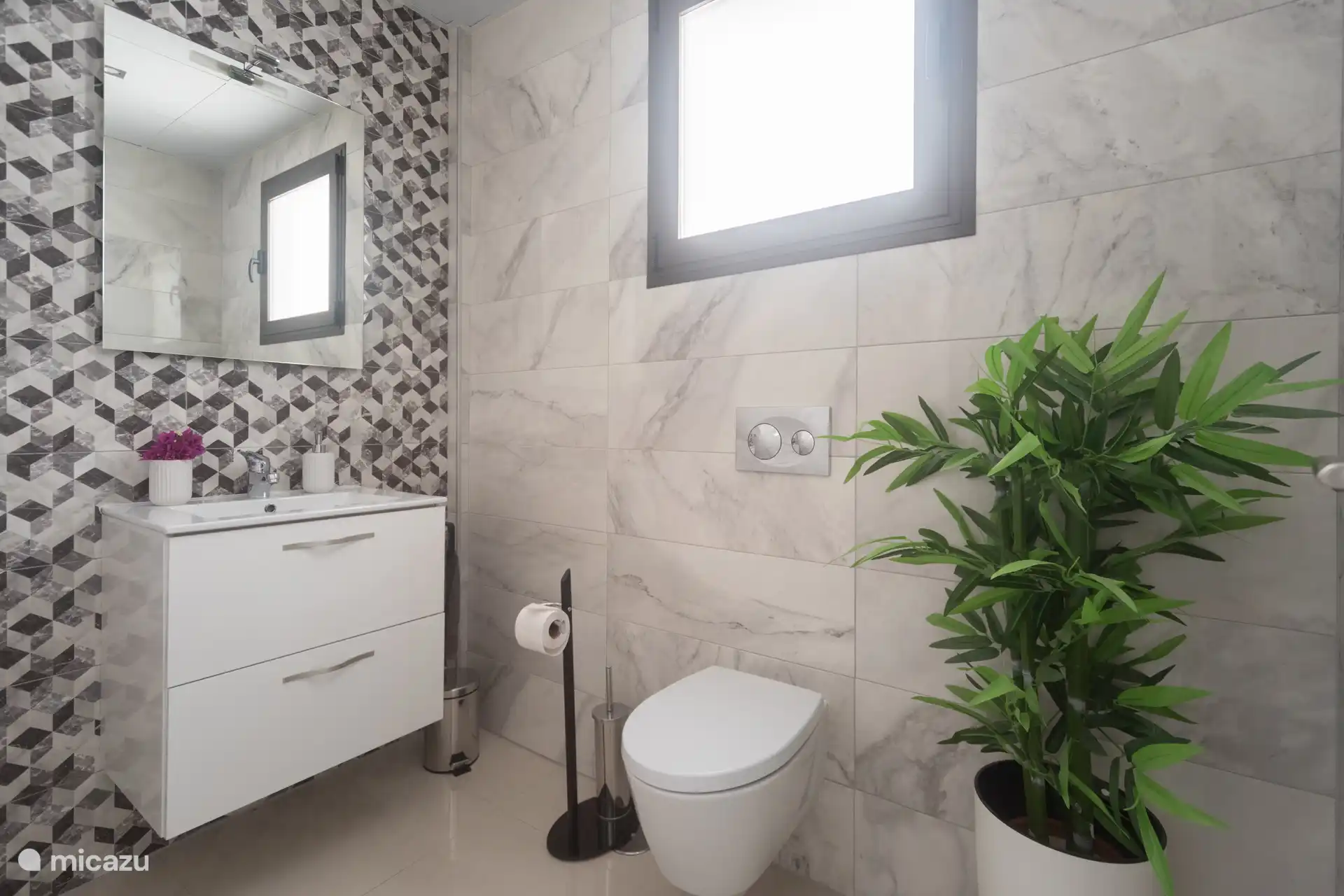 Baño con inodoro - sótano