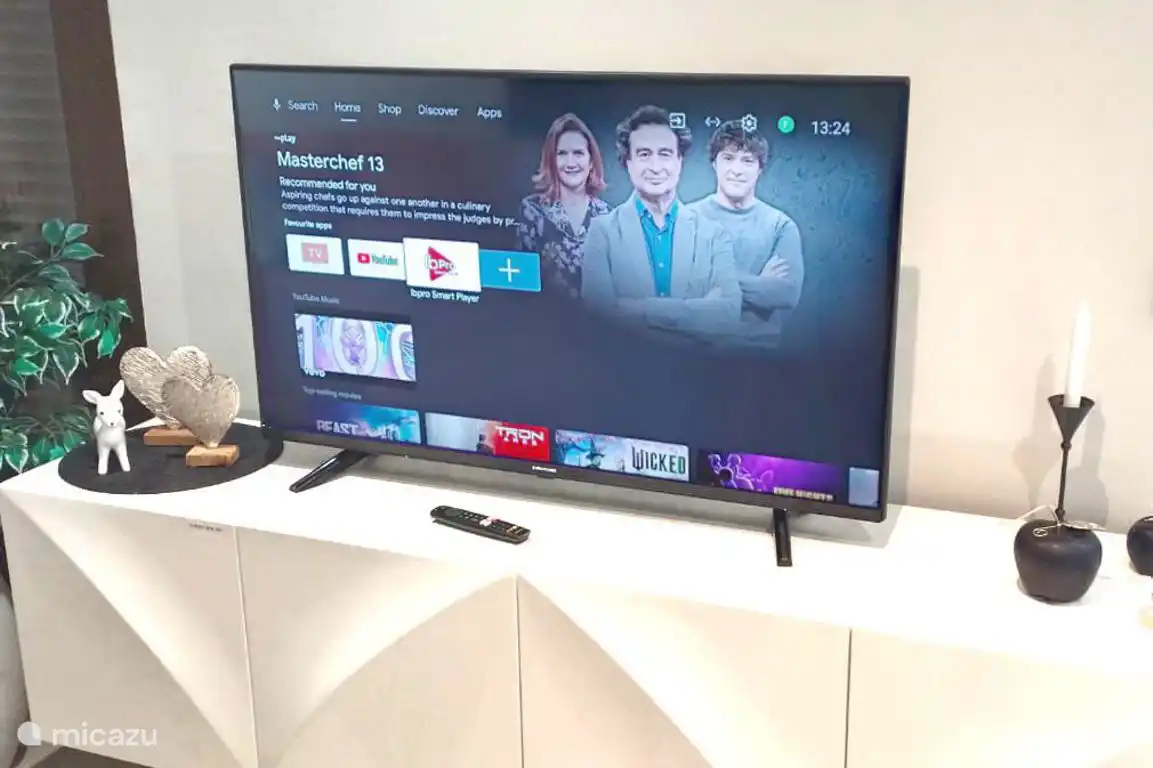 Salón, satélite + televisión por internet 