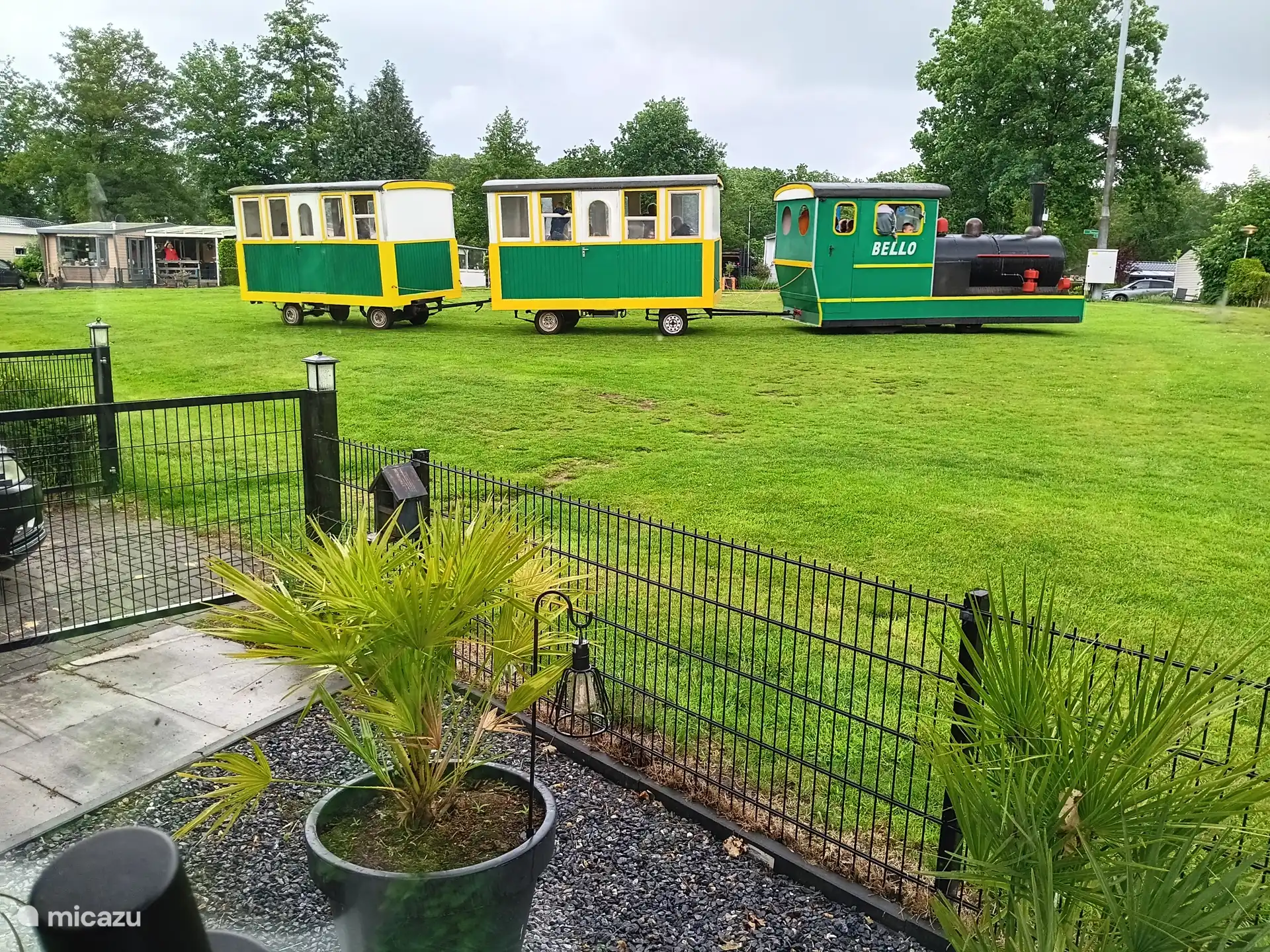This train Bello drives around the campsite every Sunday morning and everyone can come along.