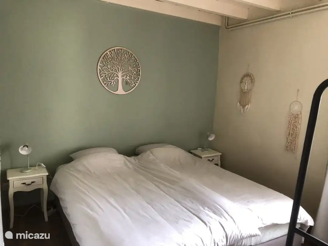 Bed van 180 x 200 , dit bed is ook om te zetten naar 2 éénpersoonsbedden 