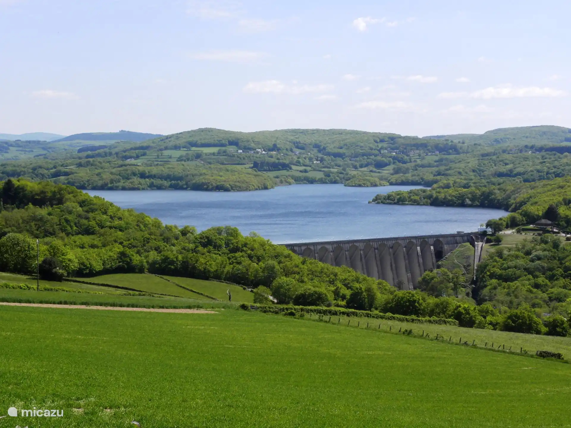 Het Lac de Pannecière in de Morvan
