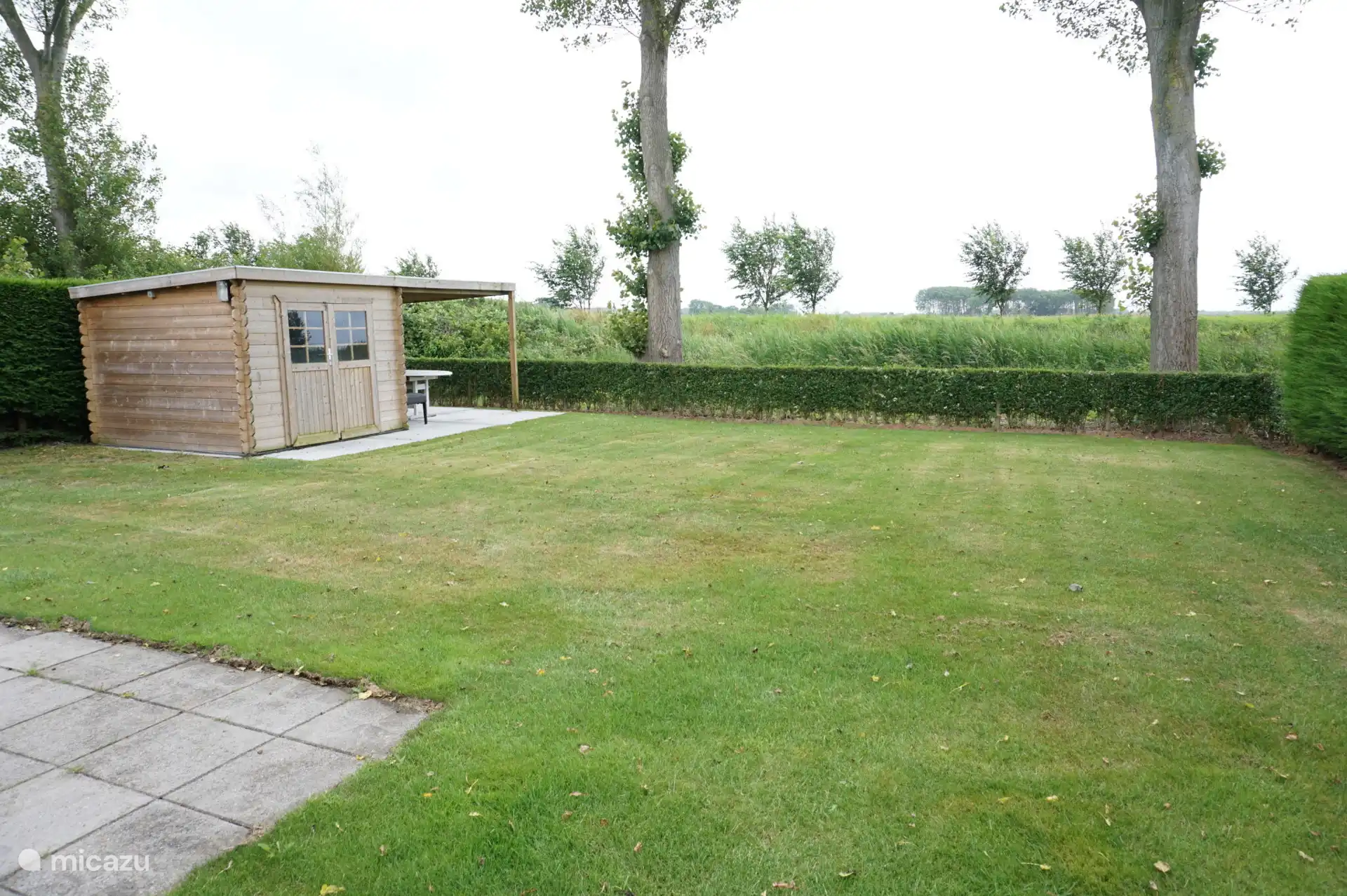 Garten mit Gartenhaus
