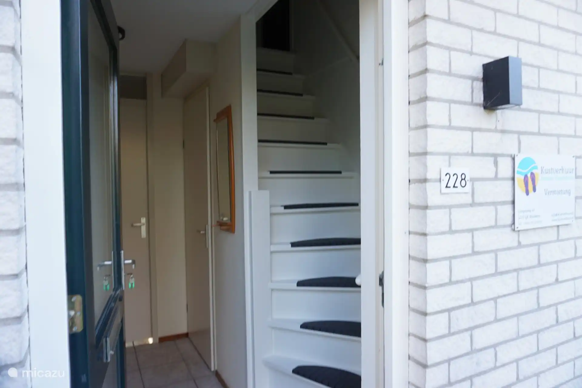 Halle/Treppe