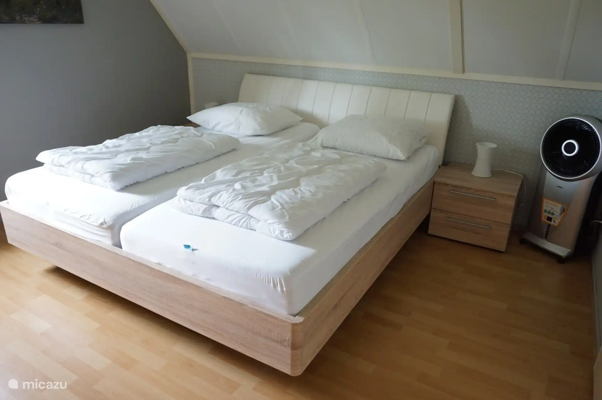 Slaapkamer boven met tweepersoonsbed