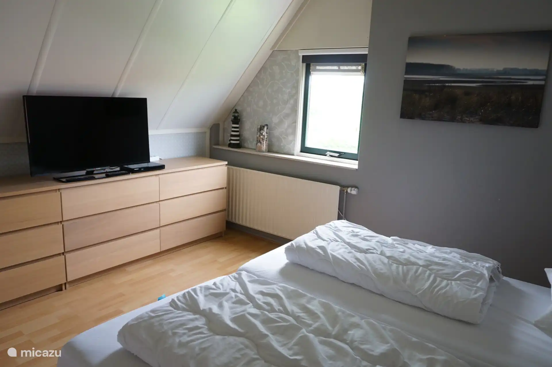 Slaapkamer boven met tweepersoonsbed