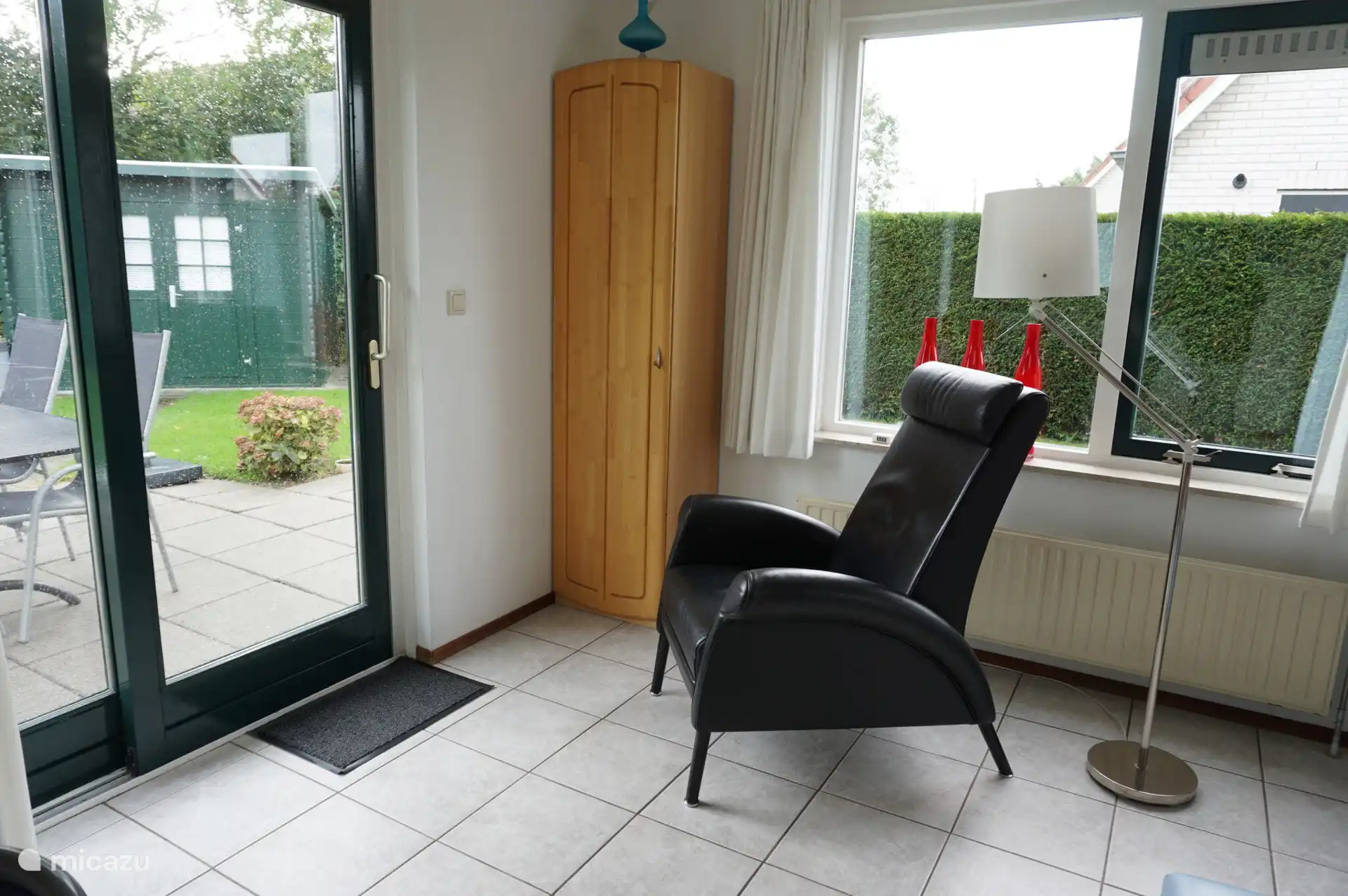 Fauteuil en tuinzicht
