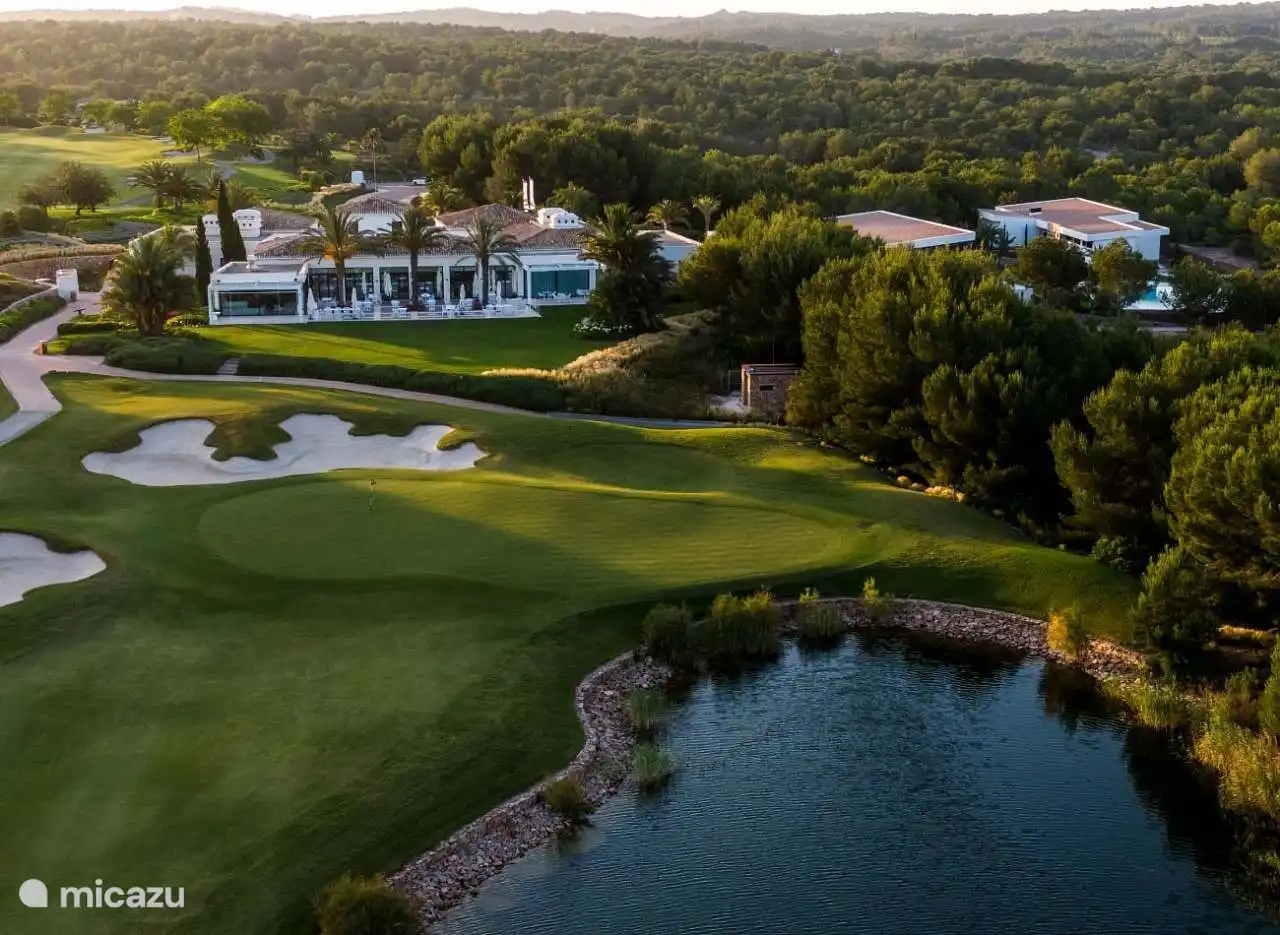 Club House: Las Colinas