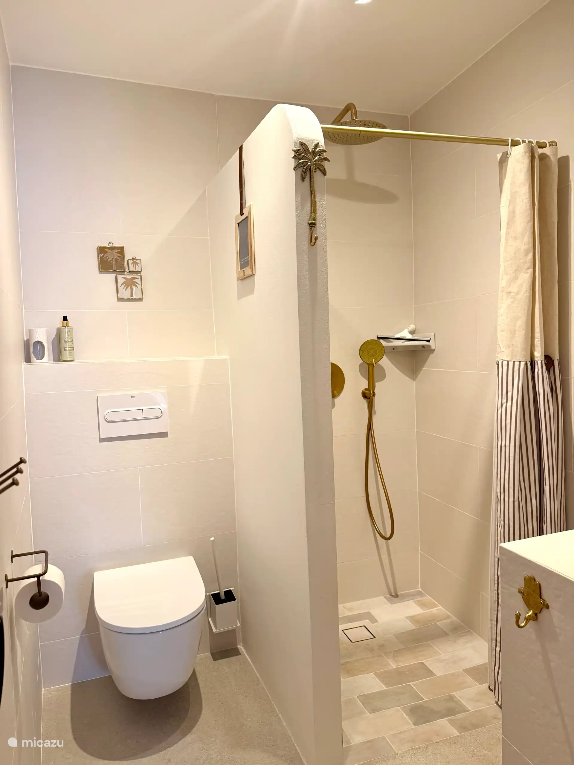 Salle de bain attenante à la chambre 3.